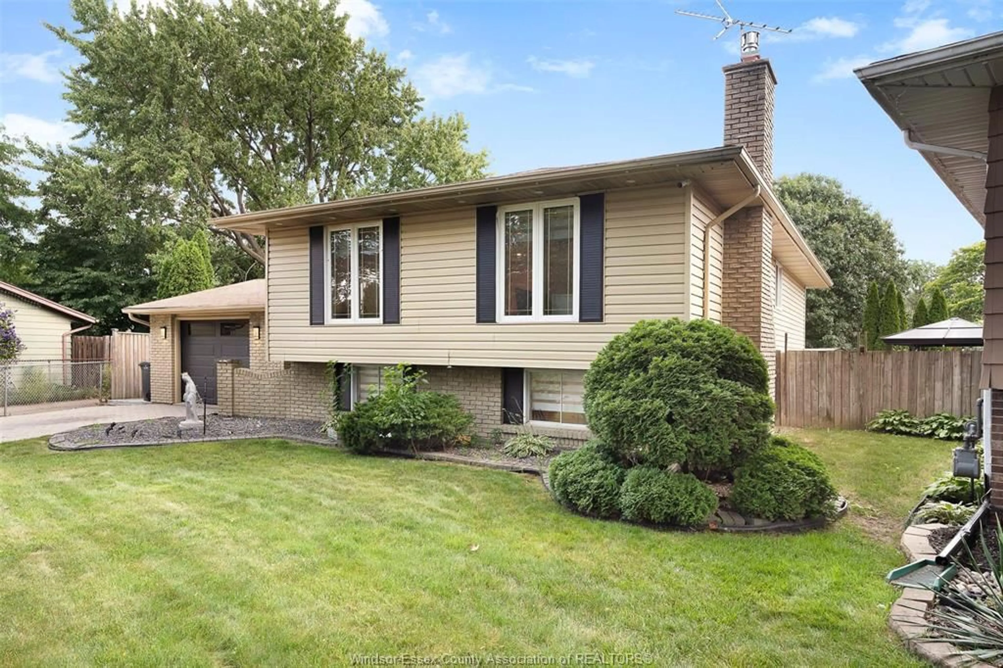 Home with vinyl exterior material, street for 9577 MIDFIELD Cres, Windsor Ontario N8R 1W9