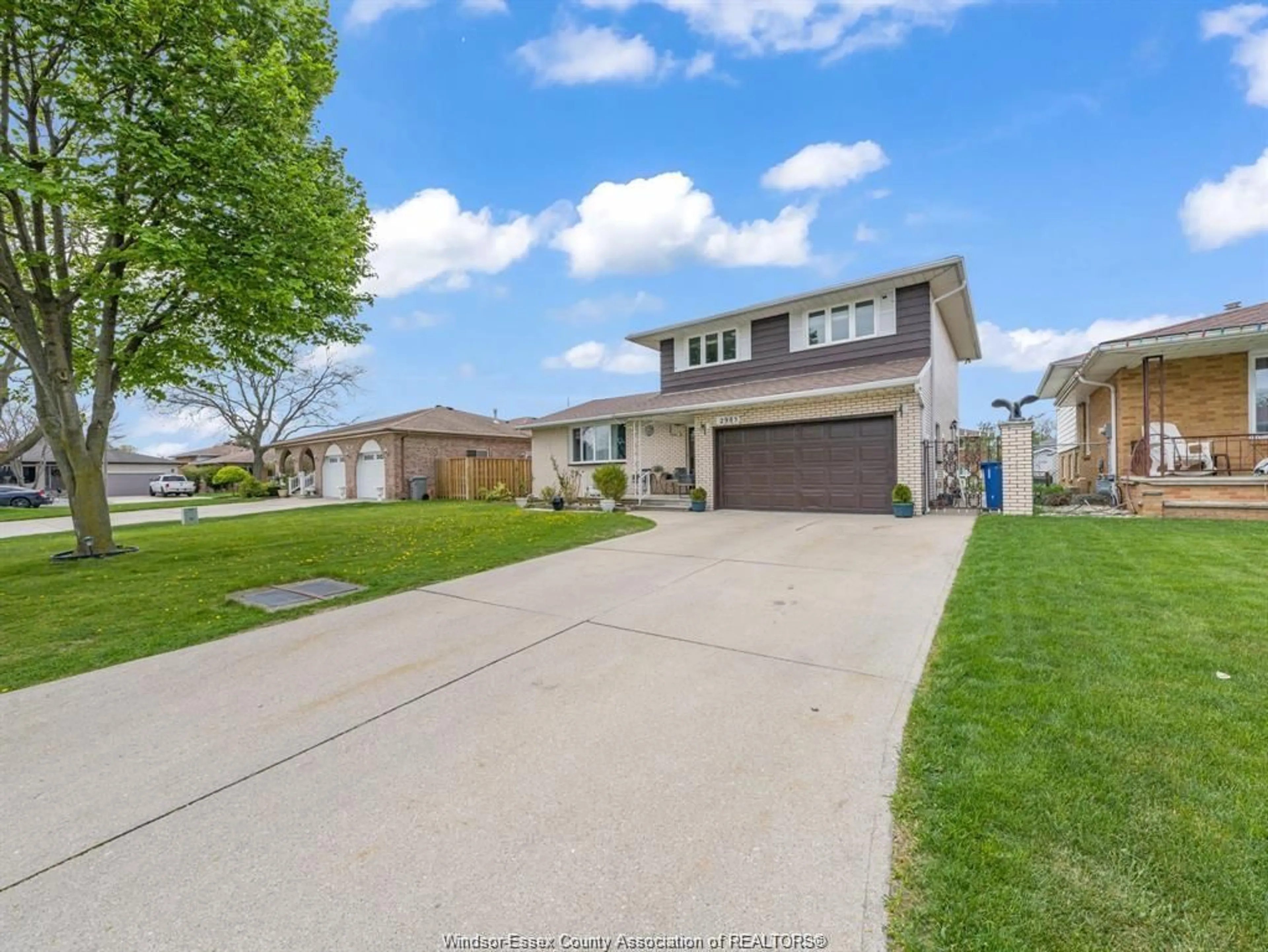 A pic from outside/outdoor area/front of a property/back of a property/a pic from drone, street for 2985 PRINCESS AVENUE, Windsor Ontario N8T 3G2