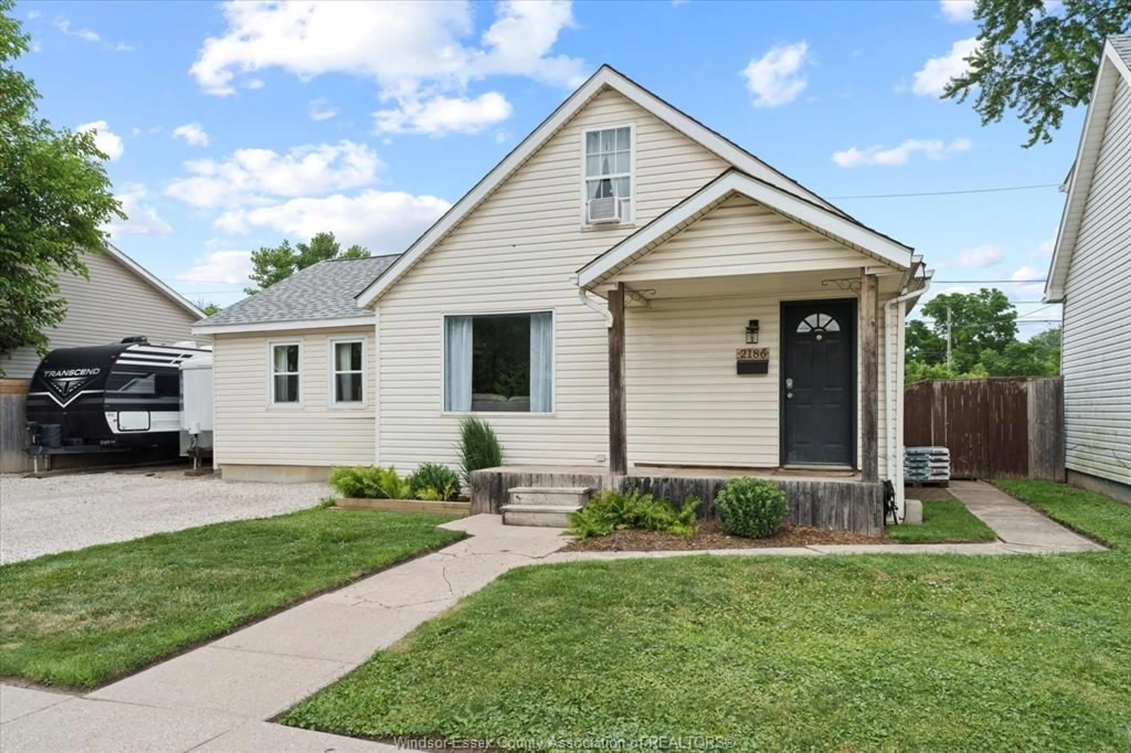 Home with vinyl exterior material, street for 2186 JANETTE, Windsor Ontario N8X 1Z8