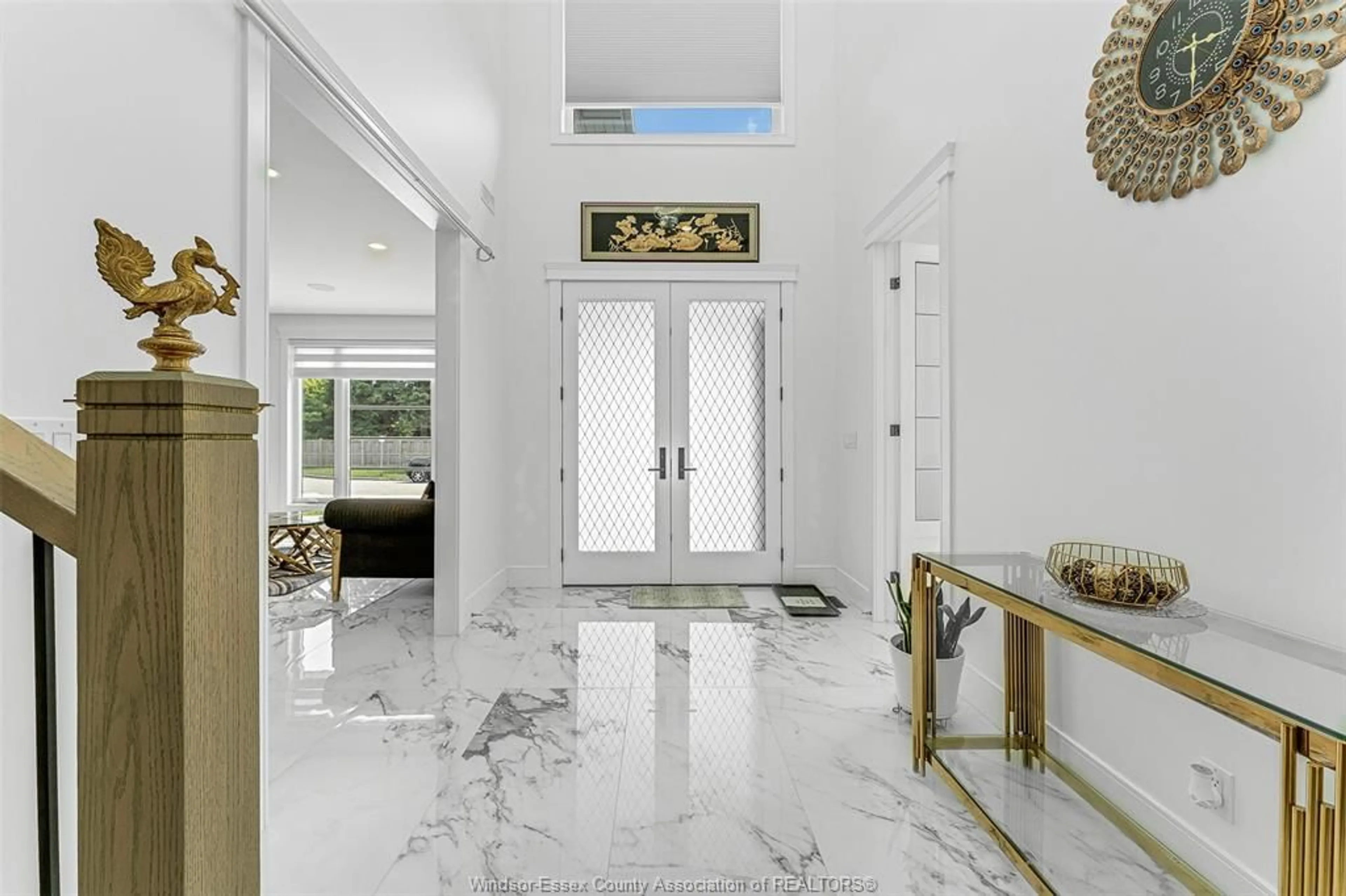 Indoor foyer for 1780 STANTON Ave, LaSalle Ontario N9J 3H3