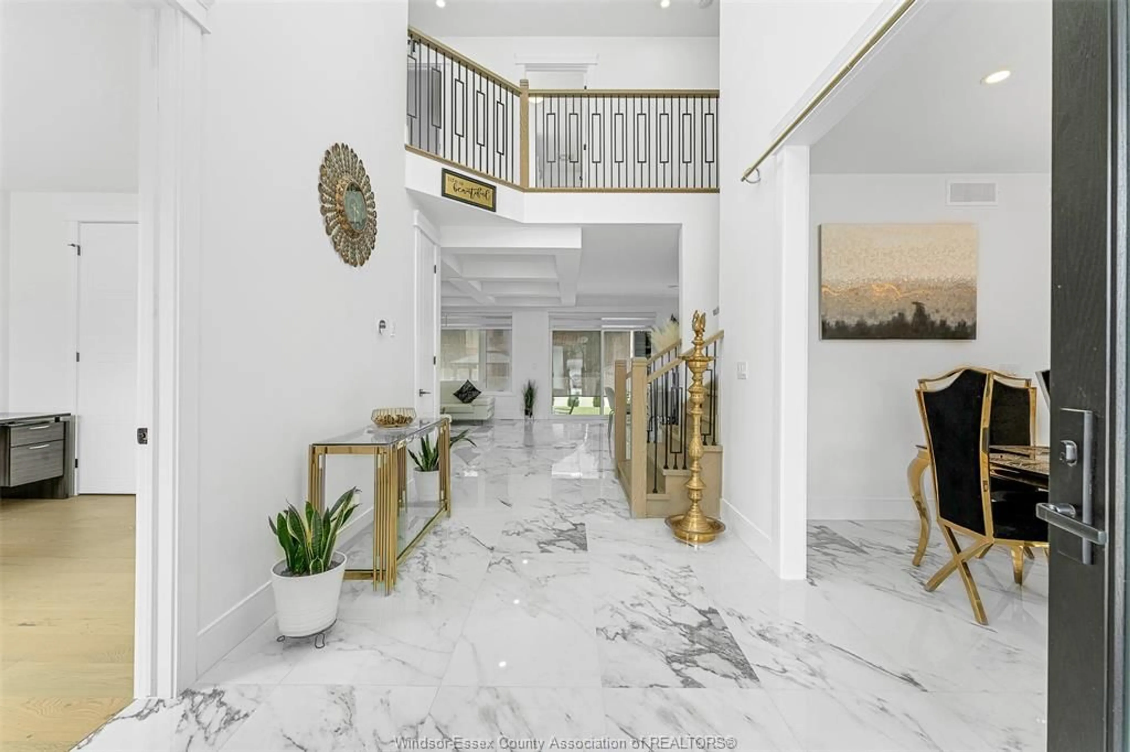 Indoor foyer for 1780 STANTON Ave, LaSalle Ontario N9J 3H3