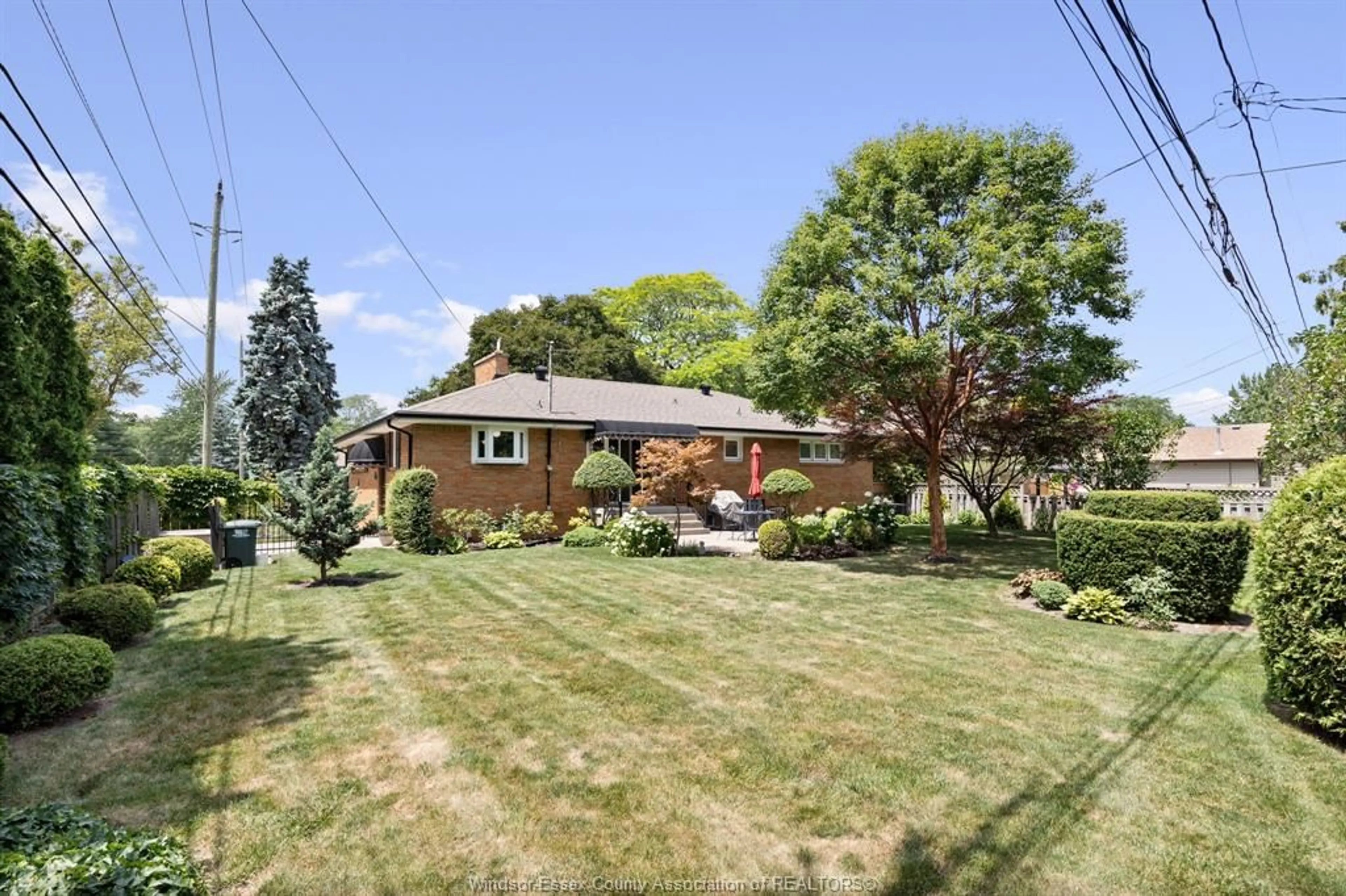A pic from outside/outdoor area/front of a property/back of a property/a pic from drone, street for 1092 Virginia Ave, Windsor Ontario N8S 2Y7