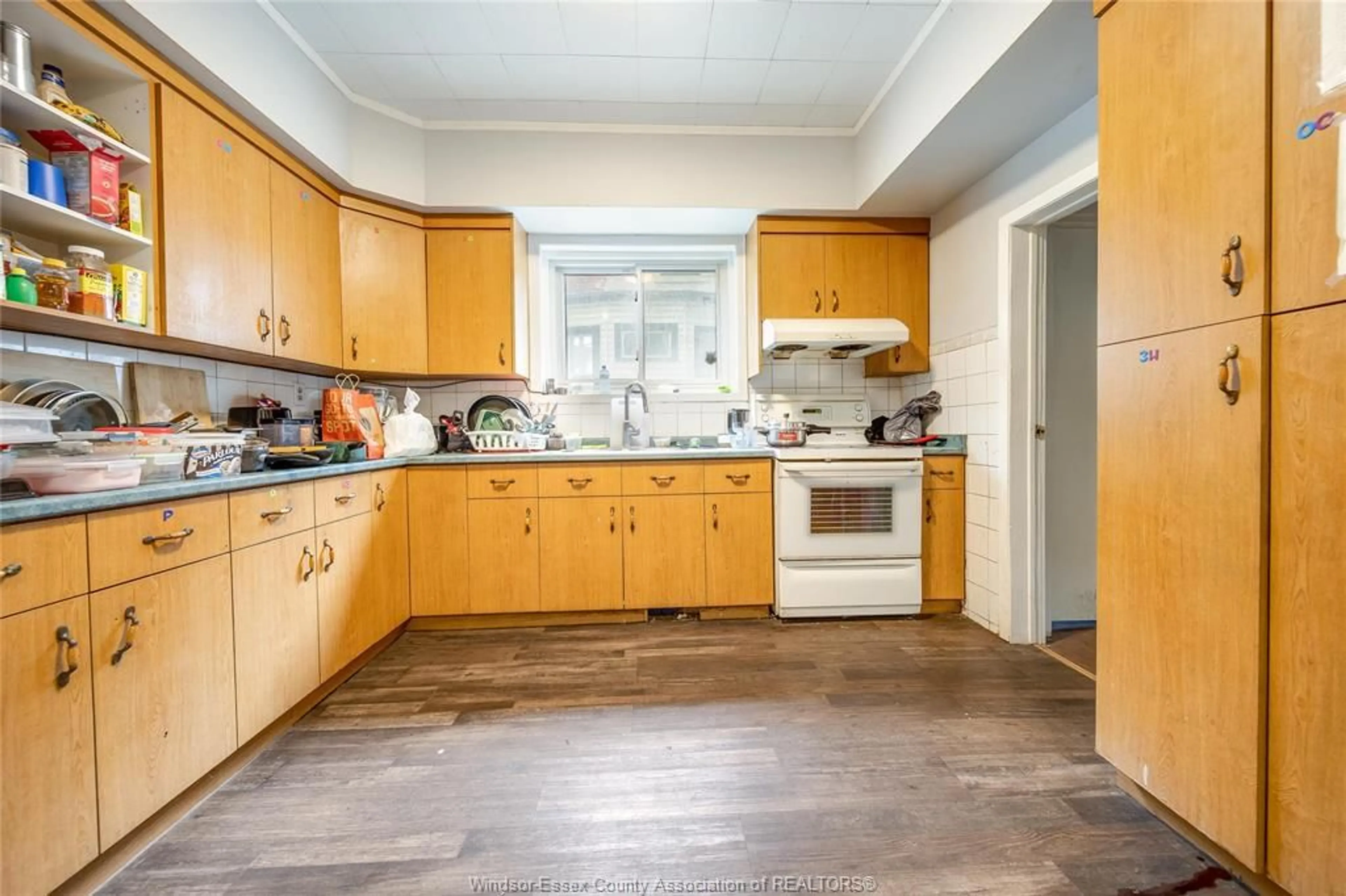 Standard kitchen, unknown for 464 VERA Pl, Windsor Ontario N9A 5W3