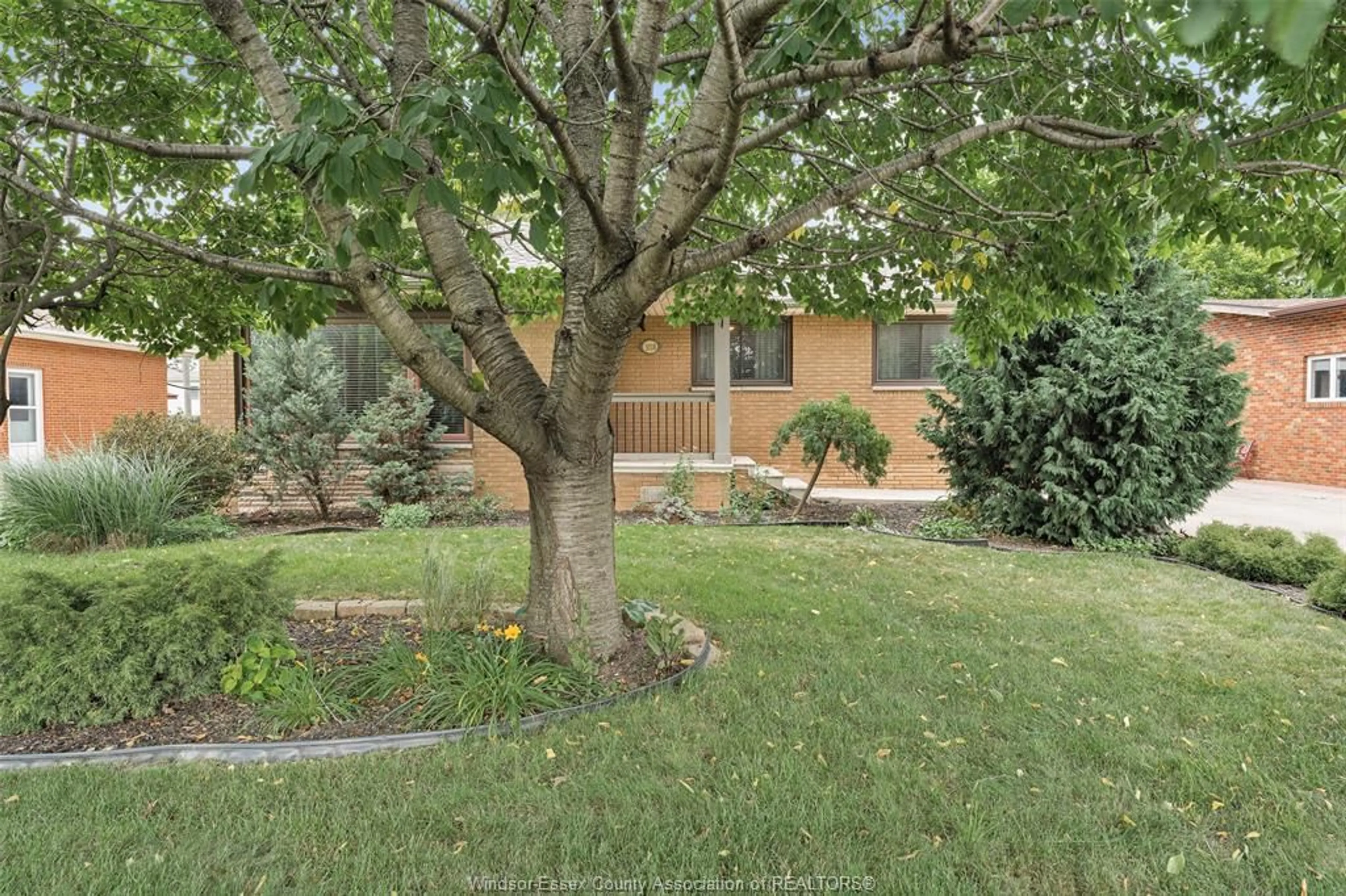 Patio, street for 3318 PARKWOOD Ave, Windsor Ontario N8W 2L1