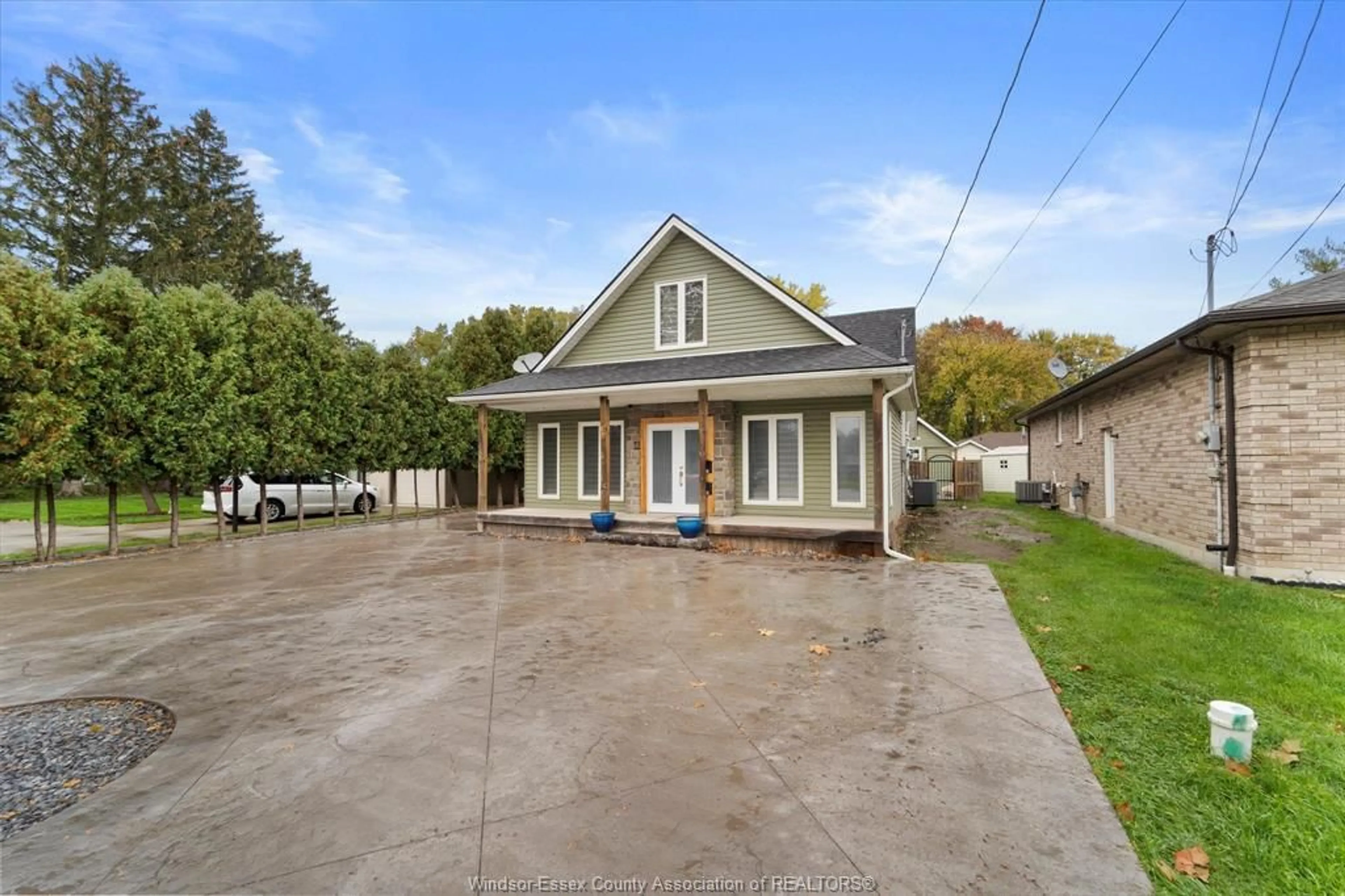 A pic from outside/outdoor area/front of a property/back of a property/a pic from drone, street for 1530 SPRUCEWOOD, LaSalle Ontario N9J 1X5