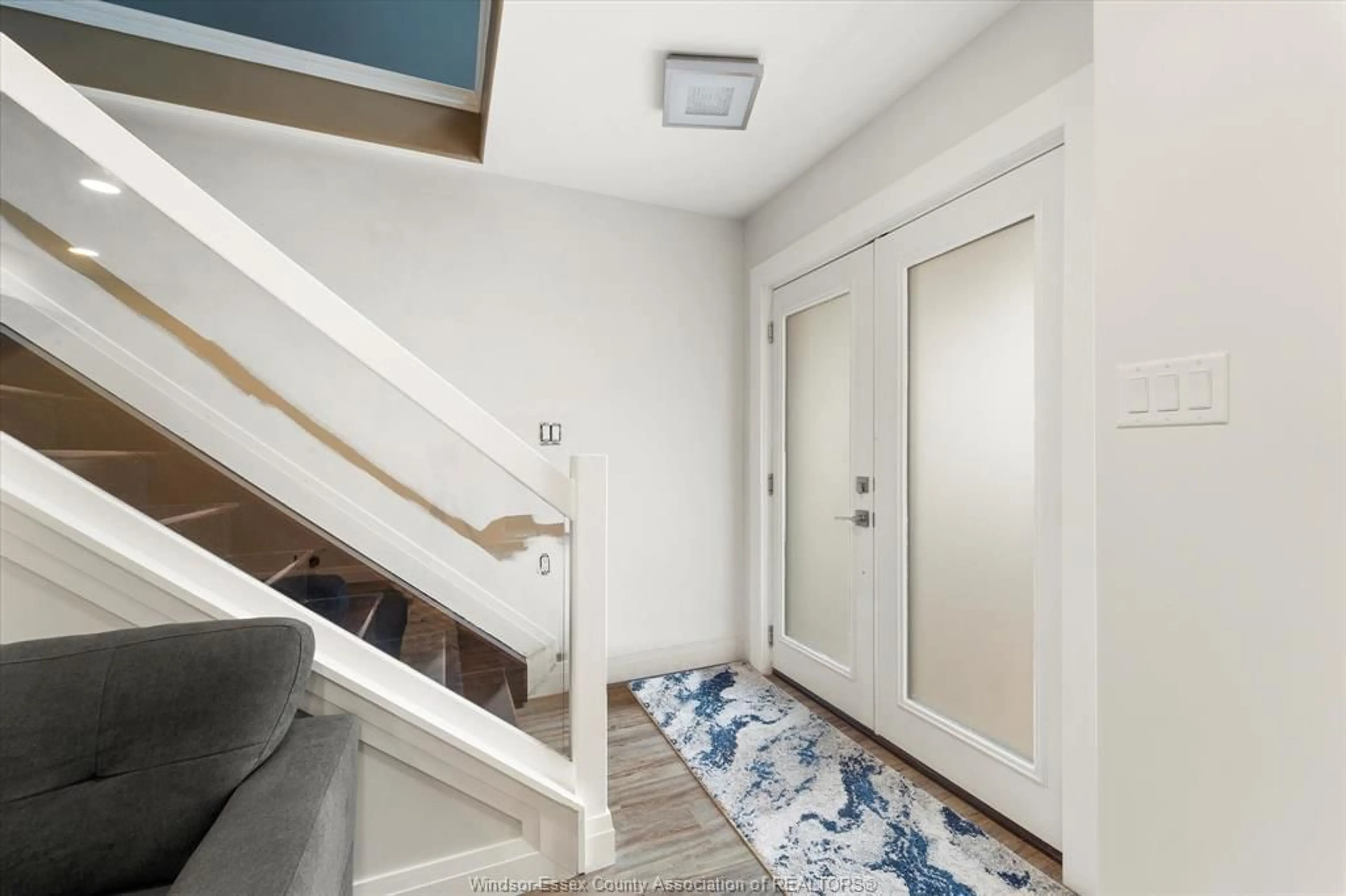 Indoor entryway for 1530 SPRUCEWOOD, LaSalle Ontario N9J 1X5