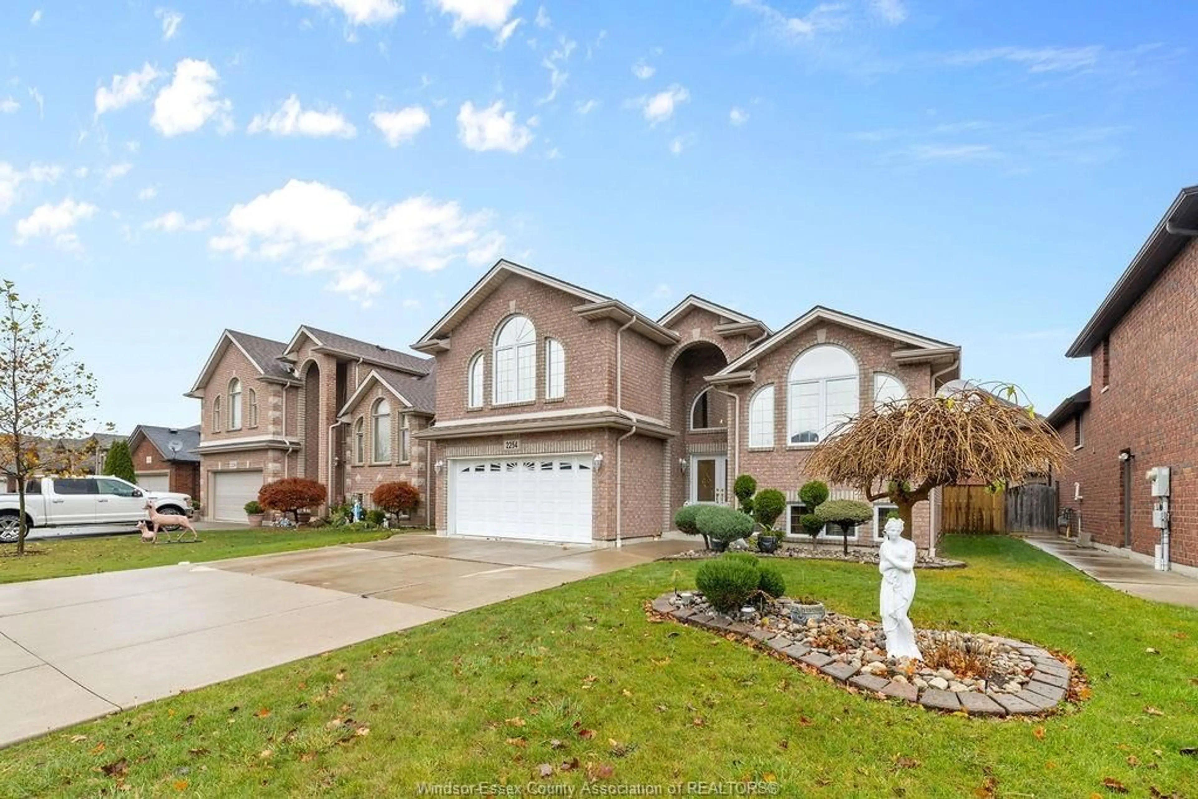 Home with vinyl exterior material, street for 2254 ASKIN AVE, Windsor Ontario N9B 3Y4