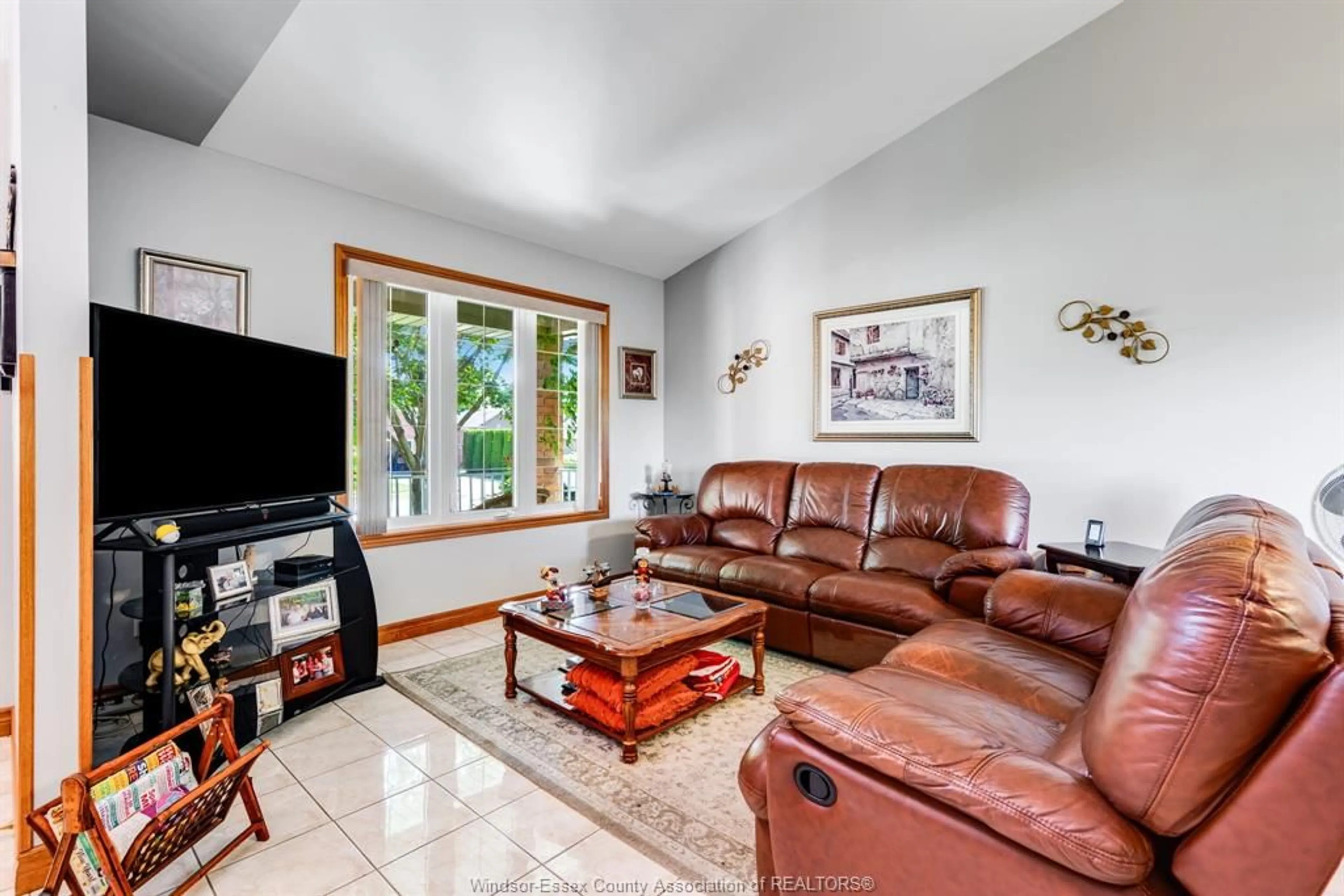 Living room with furniture, ceramic/tile floor for 2 PECANWOOD, Kingsville Ontario N9Y 4G3