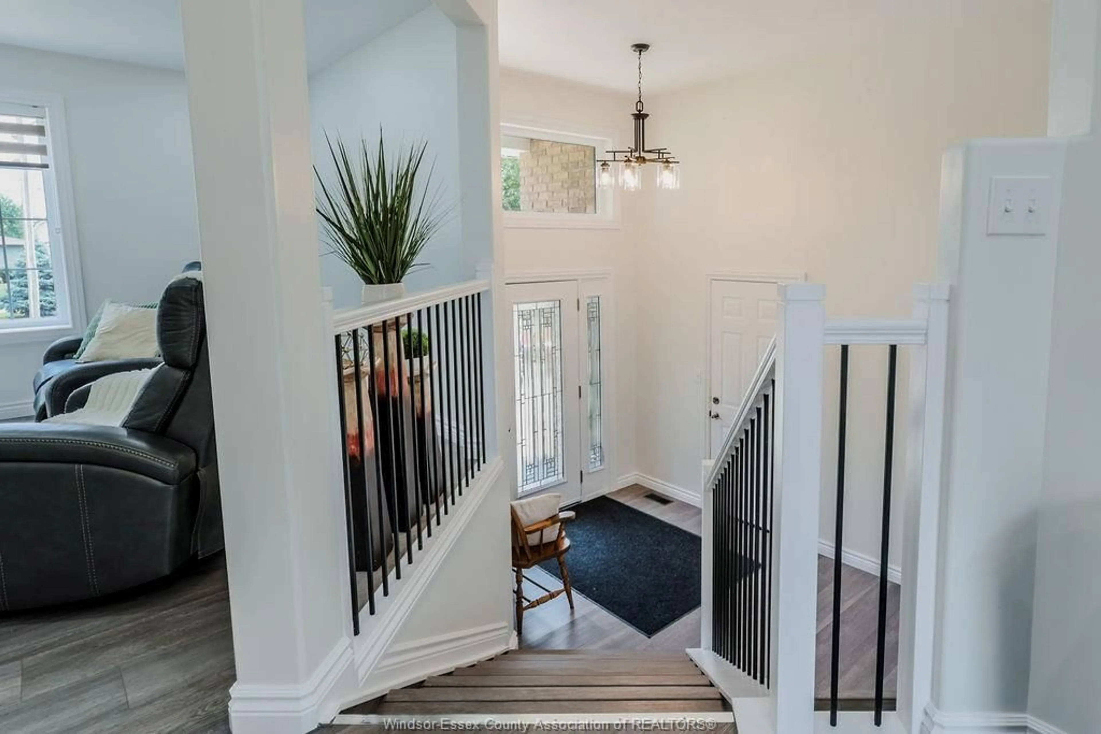 Indoor entryway for 60 LITTLE St, Wheatley Ontario N0P 2P0