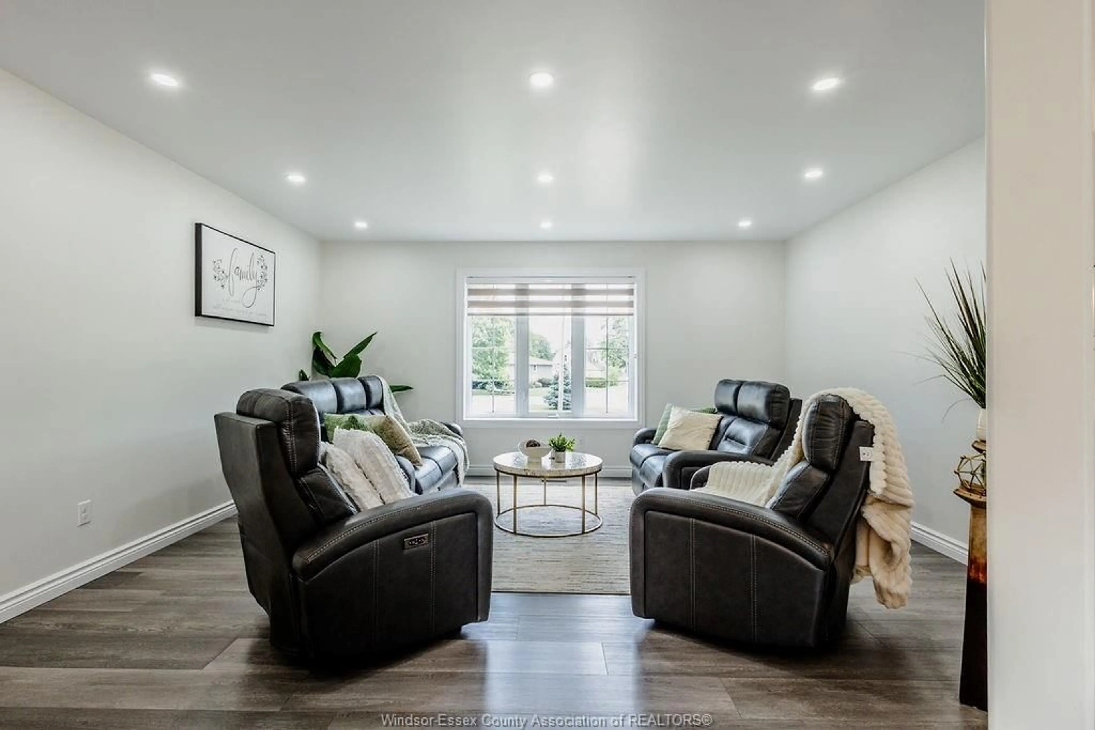 Living room with furniture, unknown for 60 LITTLE St, Wheatley Ontario N0P 2P0