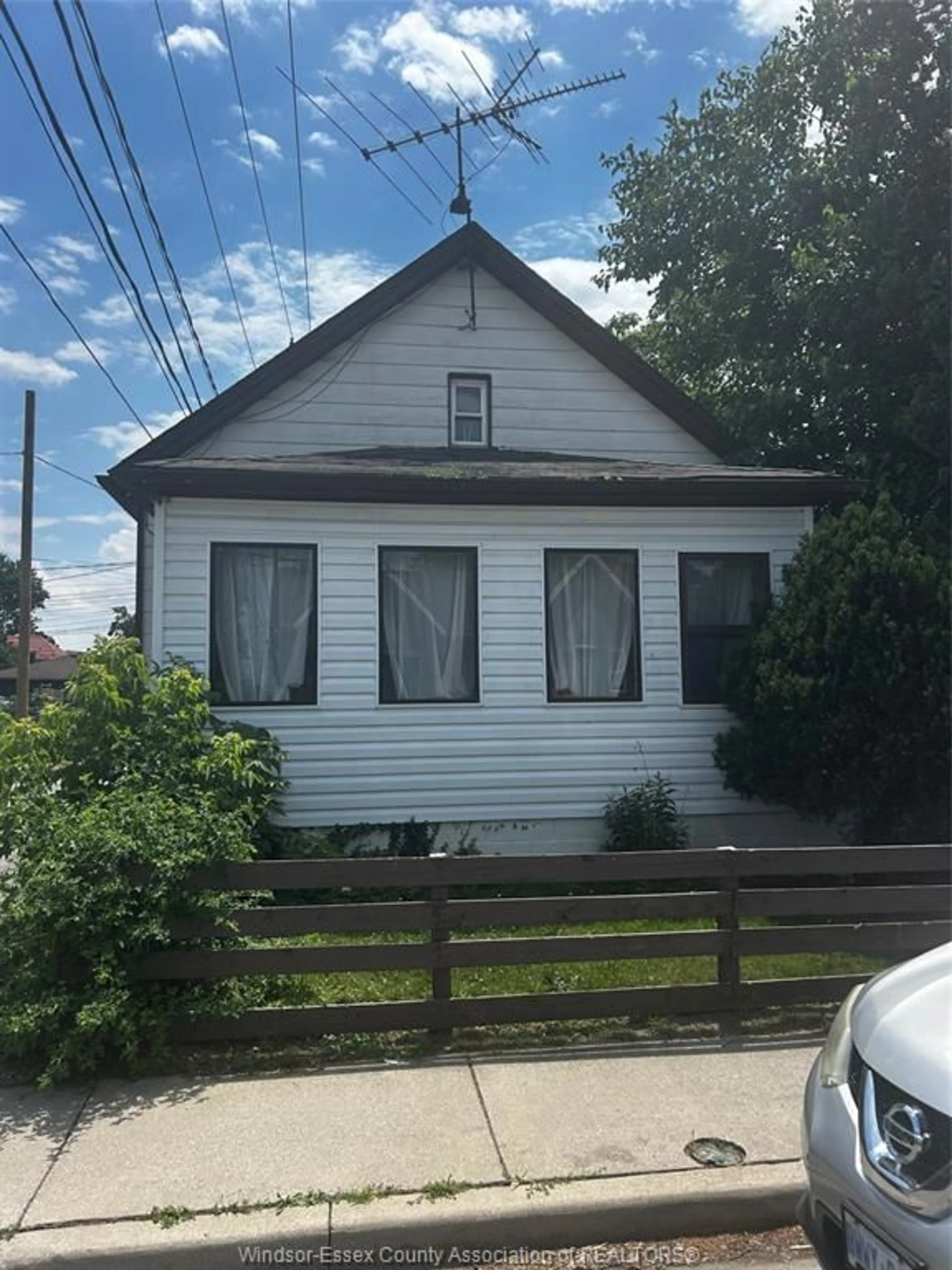 Unknown for 1043 CATARAQUI, Windsor Ontario N9A 1P9