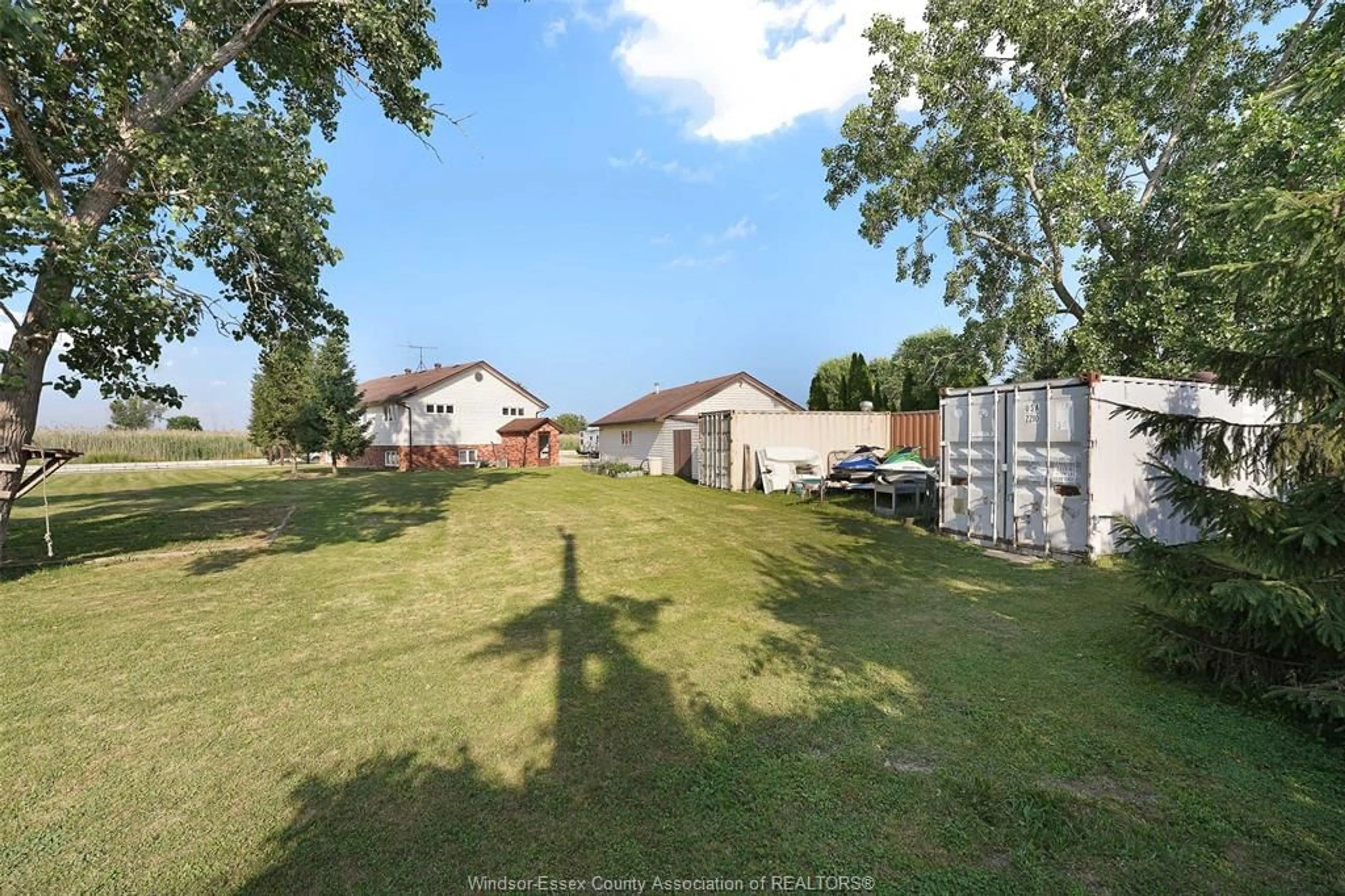 A pic from outside/outdoor area/front of a property/back of a property/a pic from drone, unknown for 94 SARI Lane, Amherstburg Ontario N9V 3R3