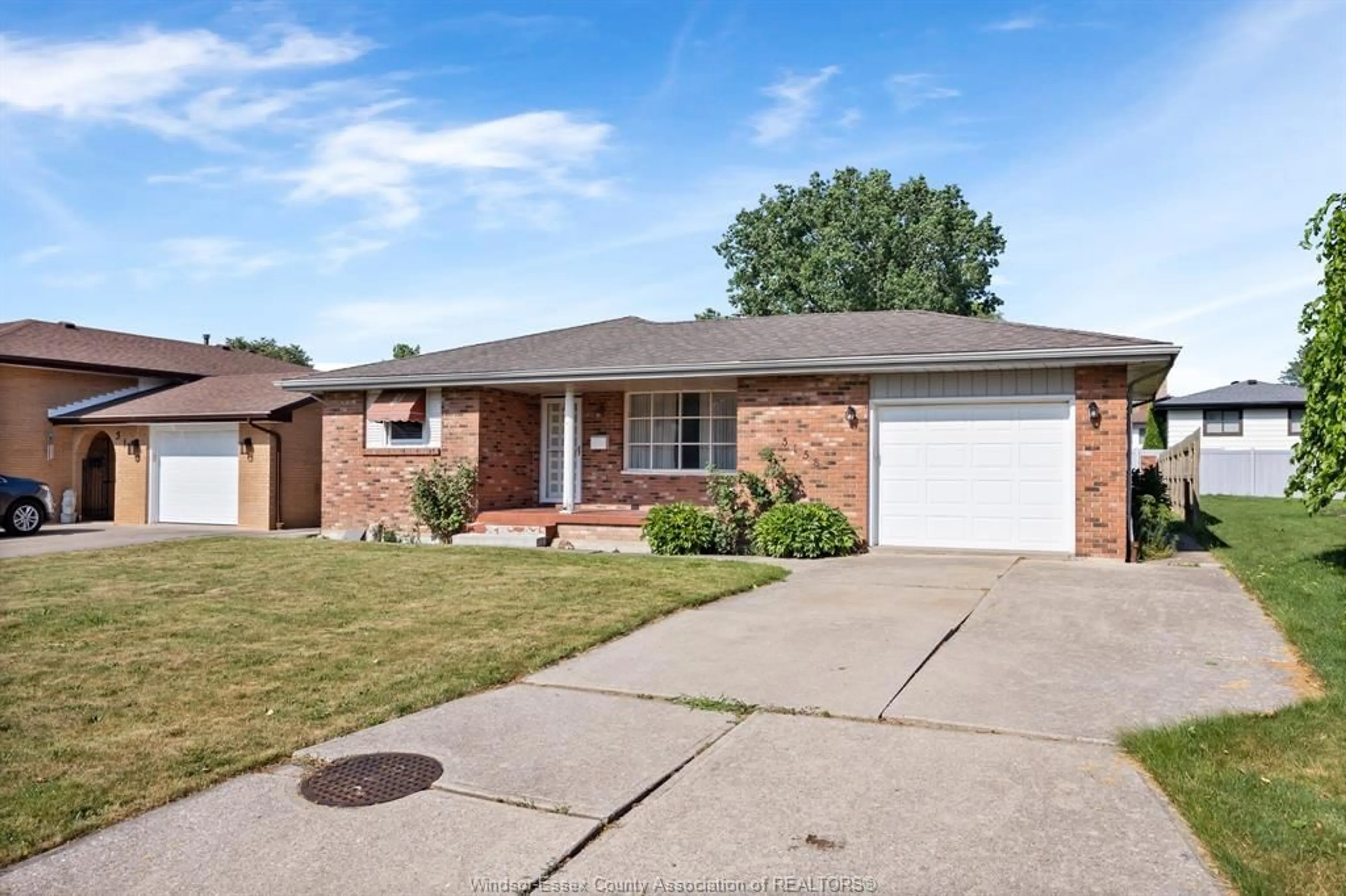 Home with brick exterior material, street for 3158 BRIARBANK, Windsor Ontario N8R 1T3
