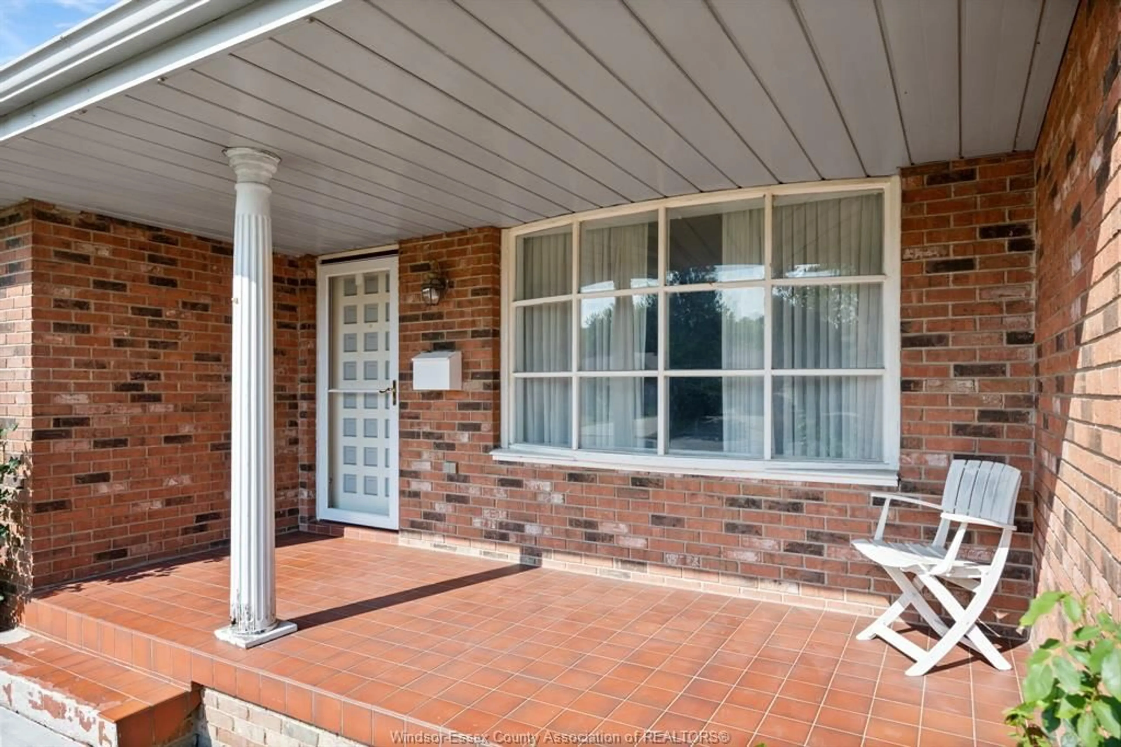 Home with brick exterior material, street for 3158 BRIARBANK, Windsor Ontario N8R 1T3