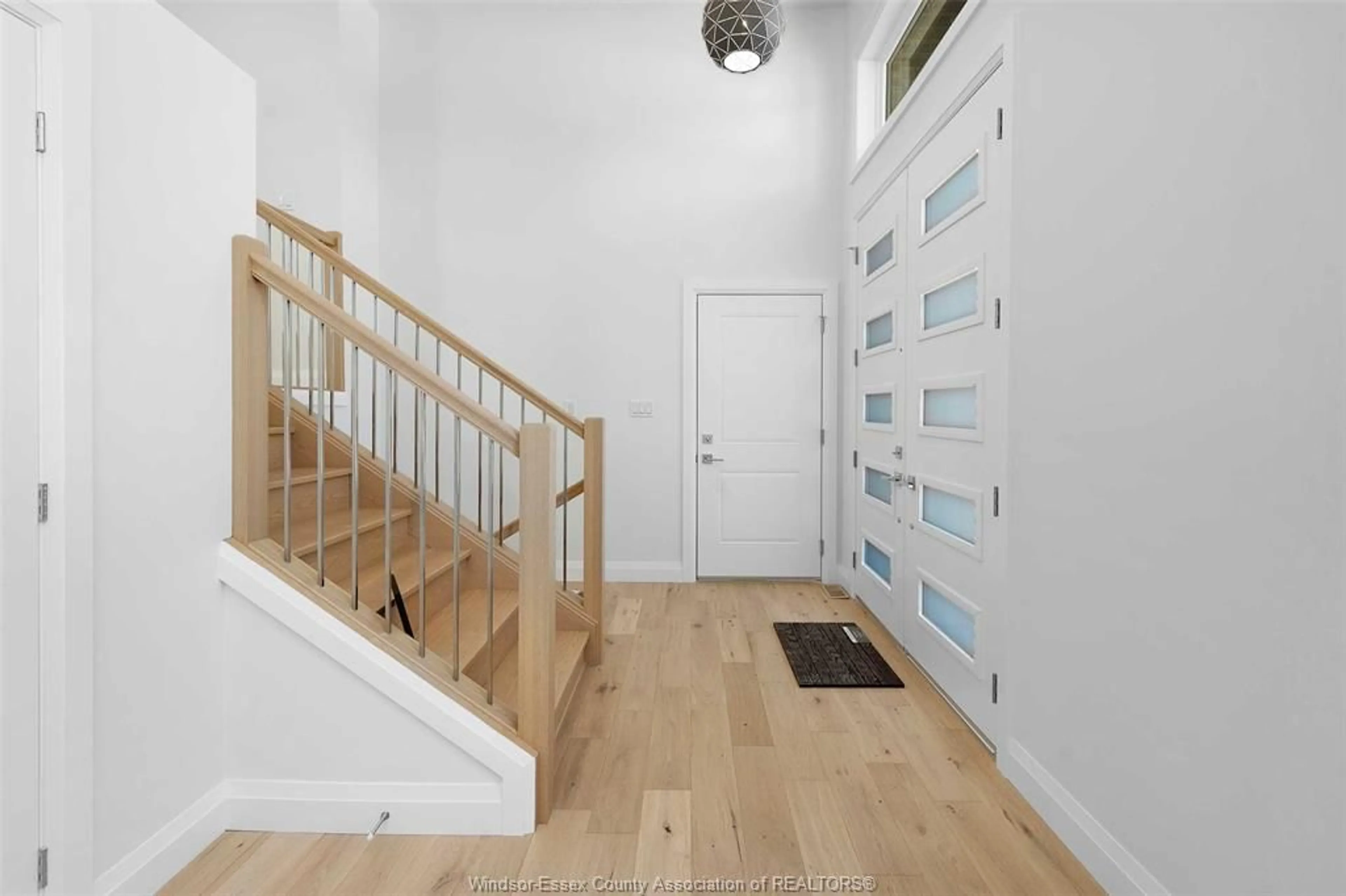 Indoor entryway for 8328 ANNIE, McGregor Ontario N0R 1J0
