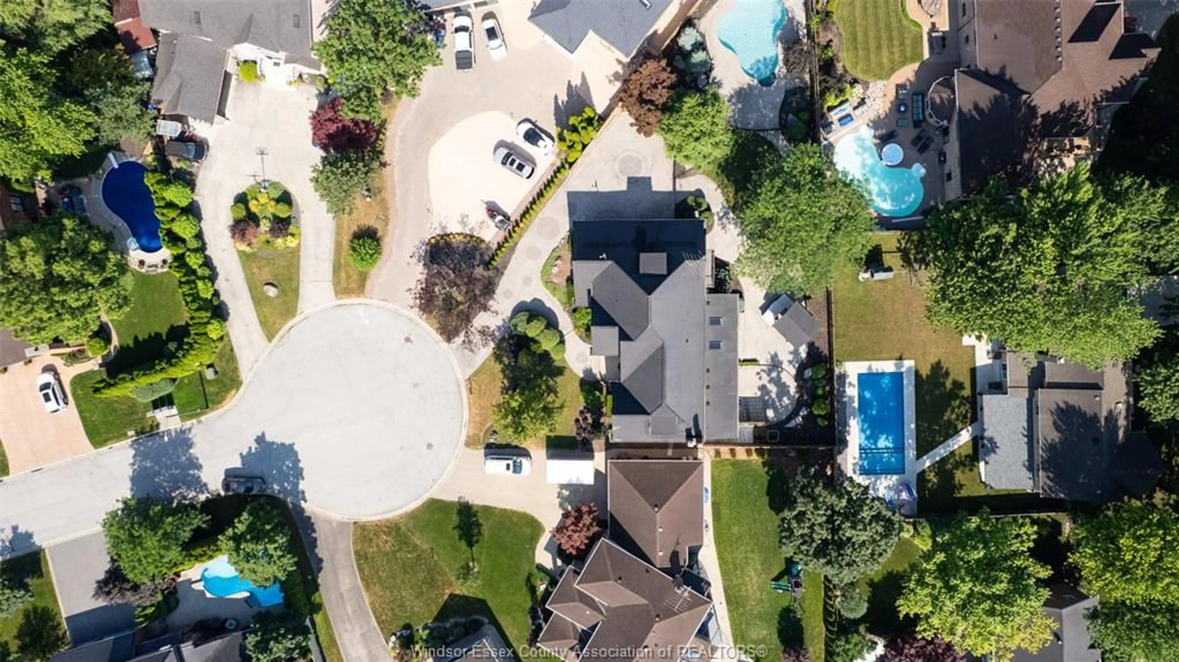 A pic from outside/outdoor area/front of a property/back of a property/a pic from drone, street for 15 Fasan Cres, Tecumseh Ontario N8N 4L1