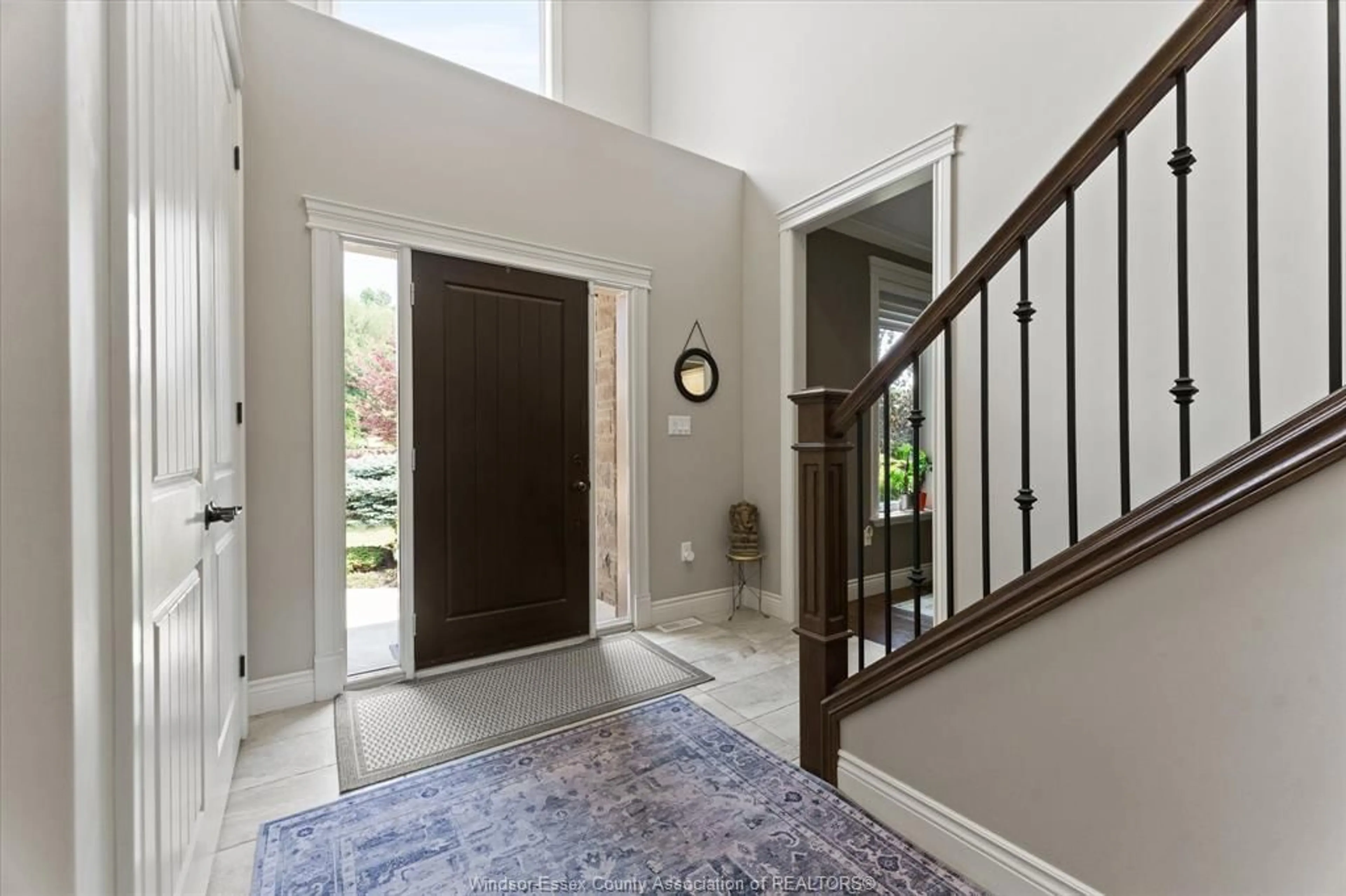 Indoor entryway for 6500 OAKRIDGE, LaSalle Ontario N9J 3P9