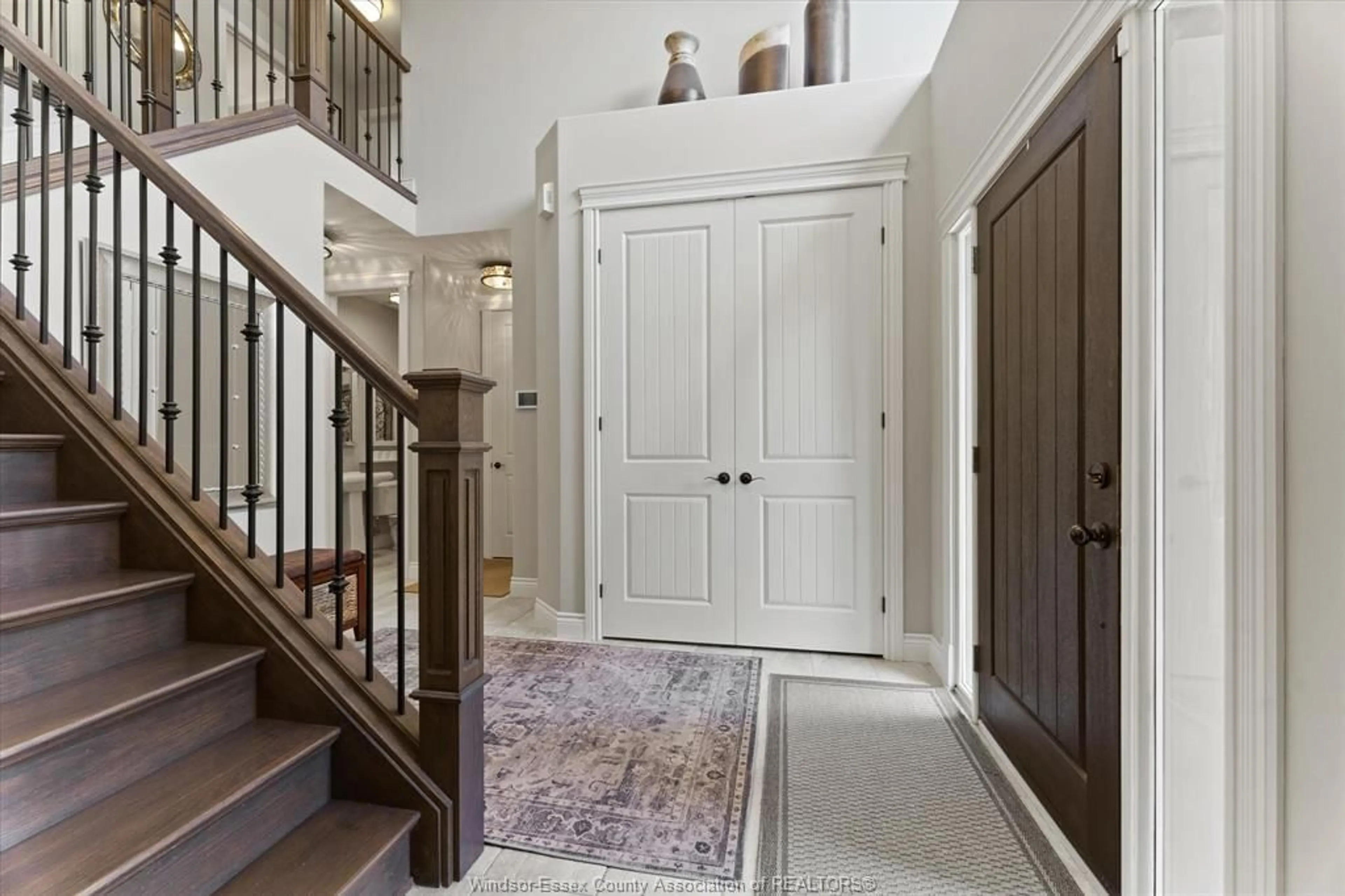 Indoor entryway for 6500 OAKRIDGE, LaSalle Ontario N9J 3P9