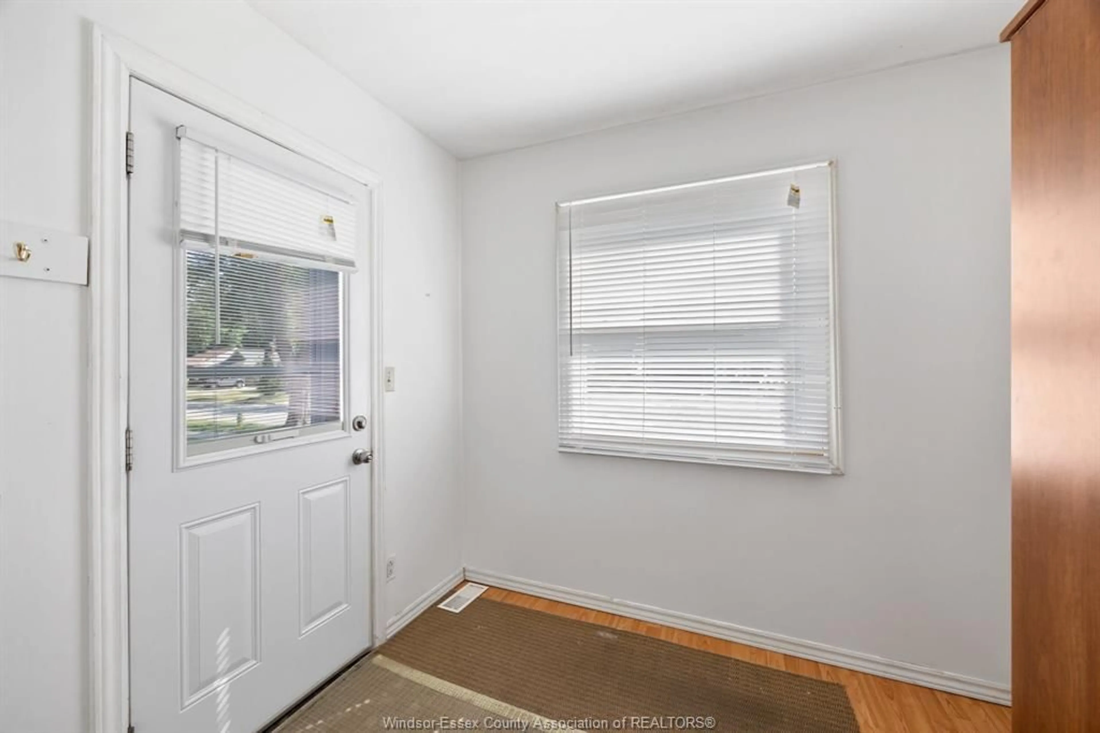 Indoor entryway for 1047 FORD BLVD., Windsor Ontario N8S 2G2