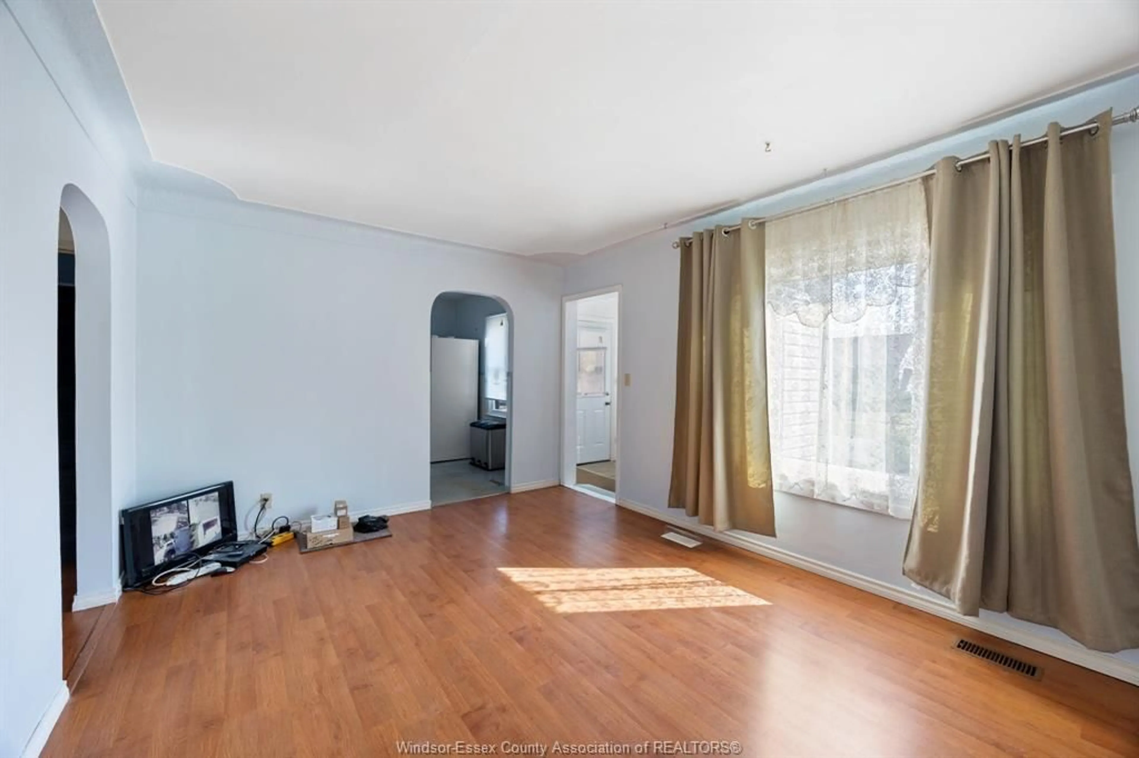 A pic of a room for 1047 FORD BLVD., Windsor Ontario N8S 2G2