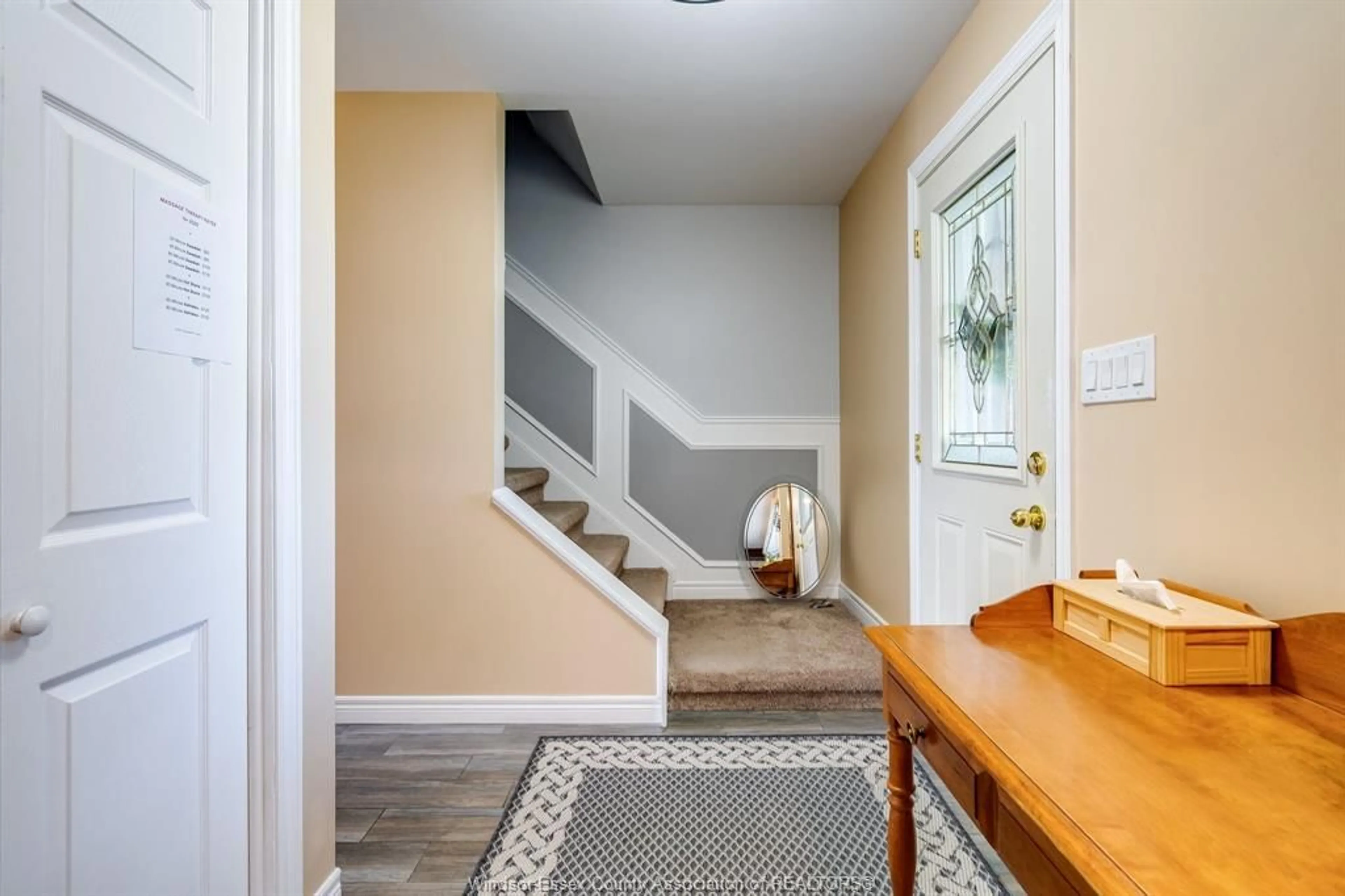 Indoor entryway for 110 DANFORTH Ave, Leamington Ontario N8H 2R2