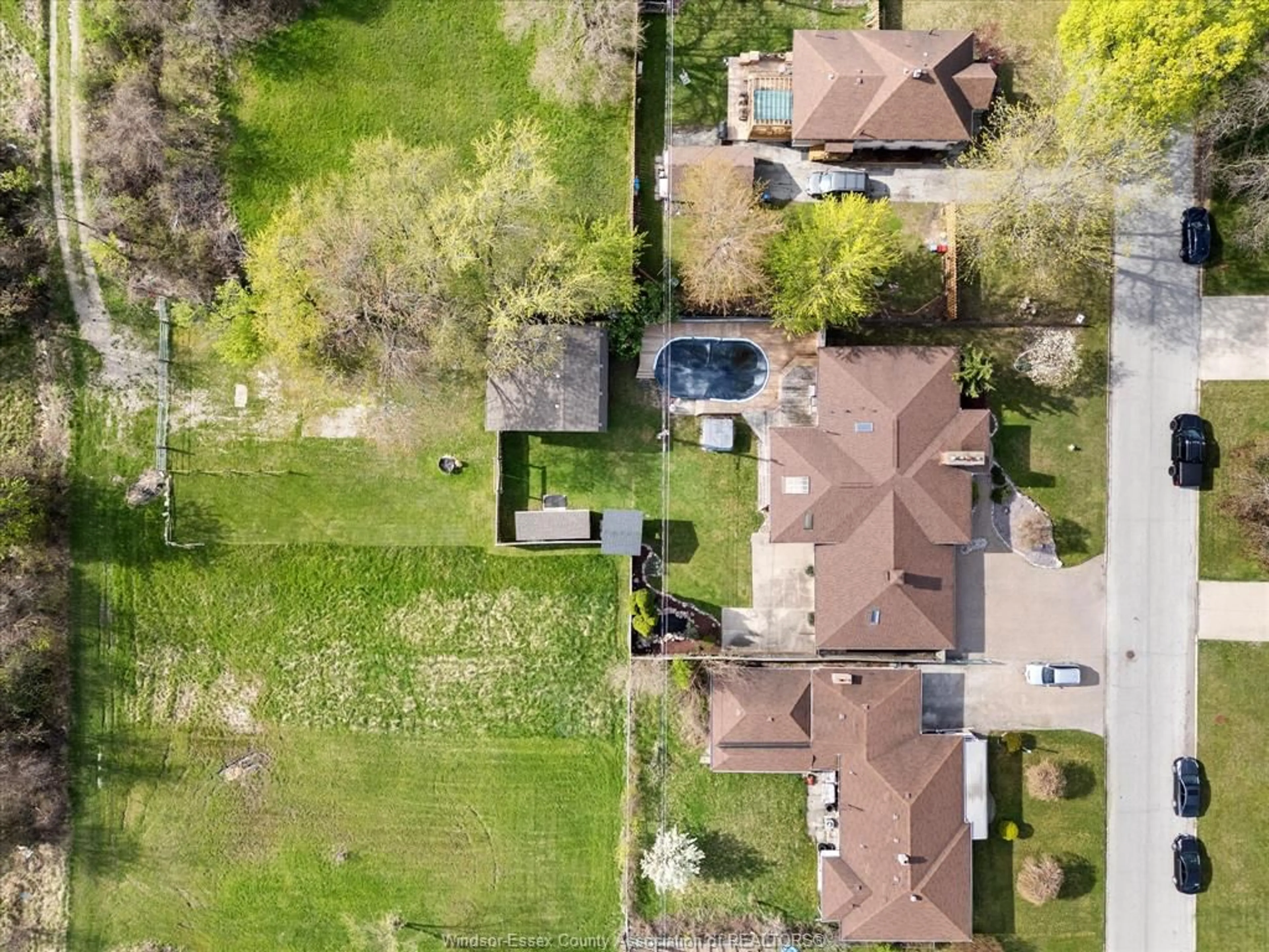 A pic from outside/outdoor area/front of a property/back of a property/a pic from drone, street for 1745 RANDOLPH, Windsor Ontario N9B 2V9