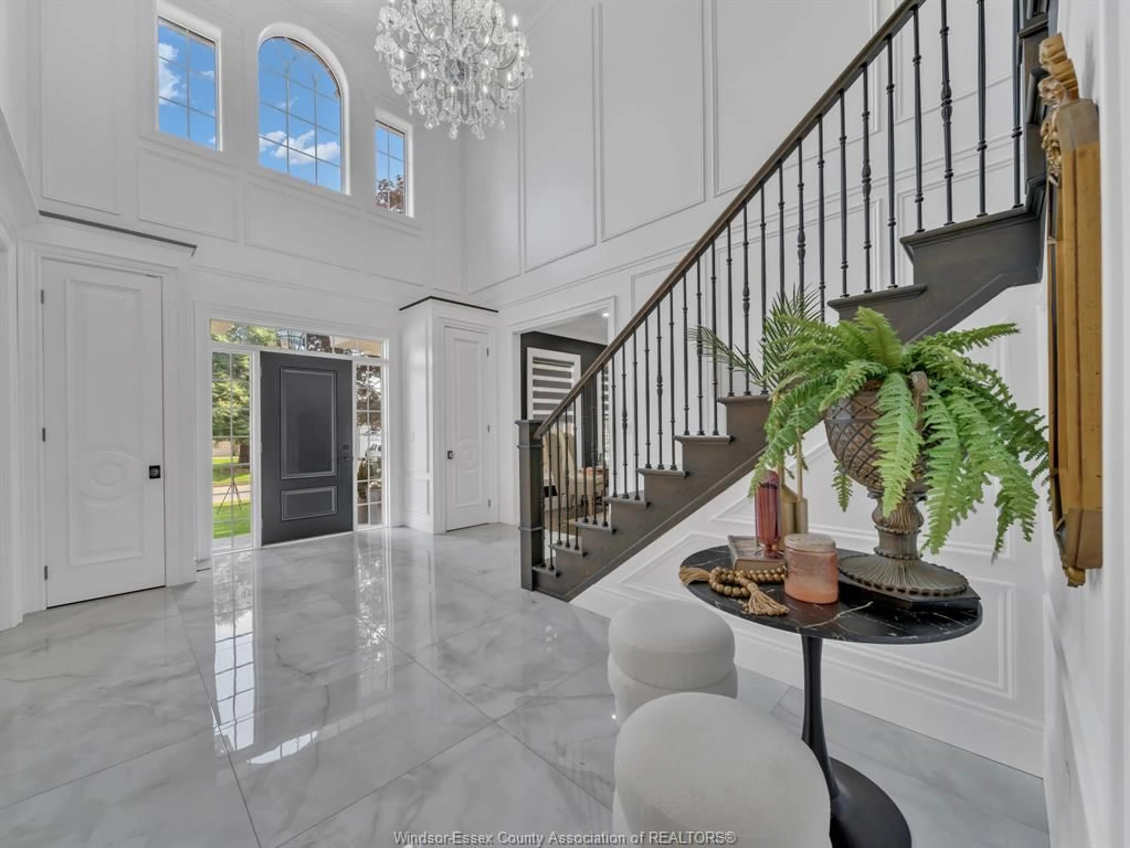 Indoor foyer for 469 ORCHARD PARK Dr, Lakeshore Ontario N8N 4Y1