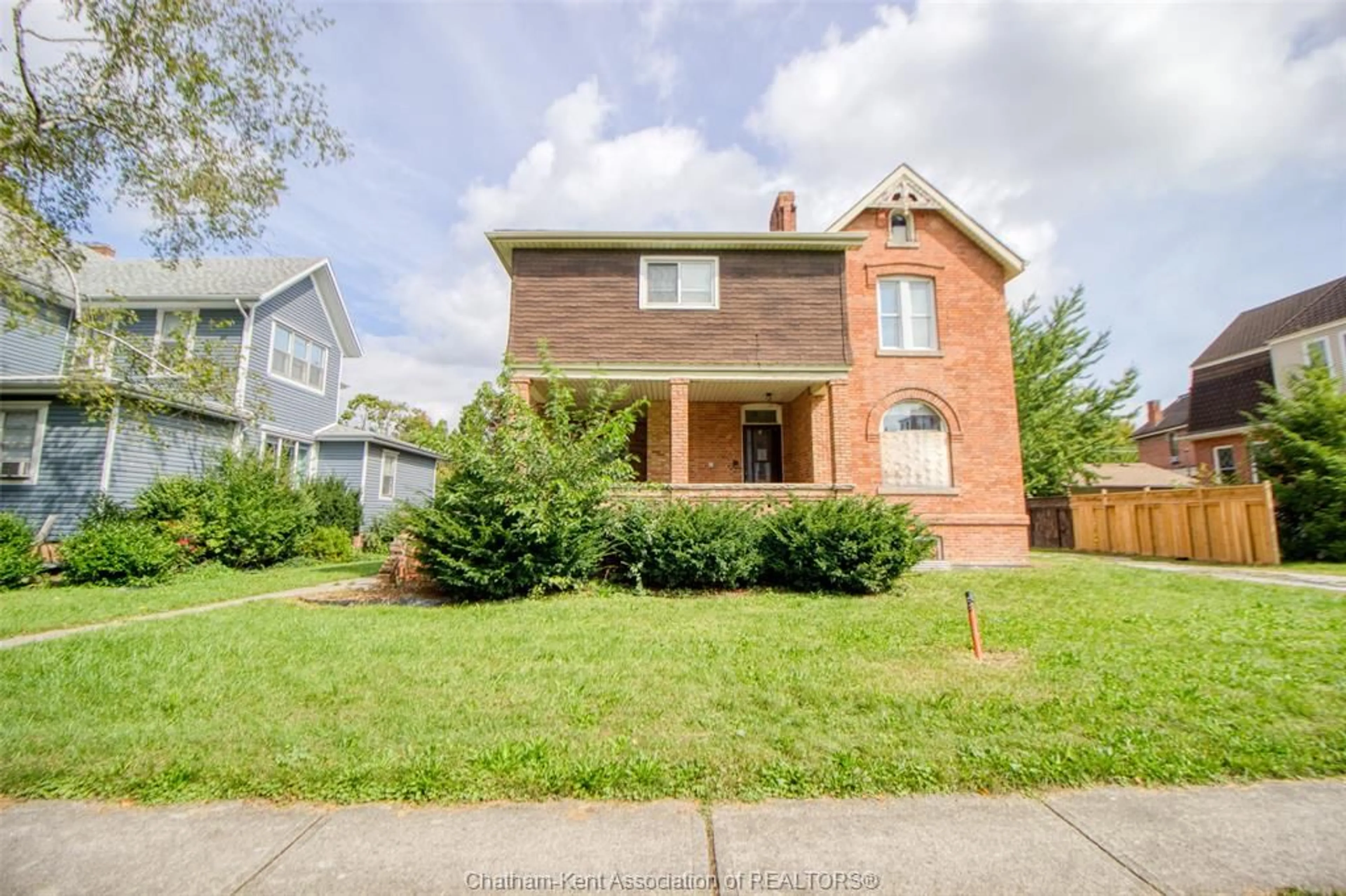 Home with brick exterior material, street for 31 Dufferin Ave Ave, Chatham Ontario N7M 4W6