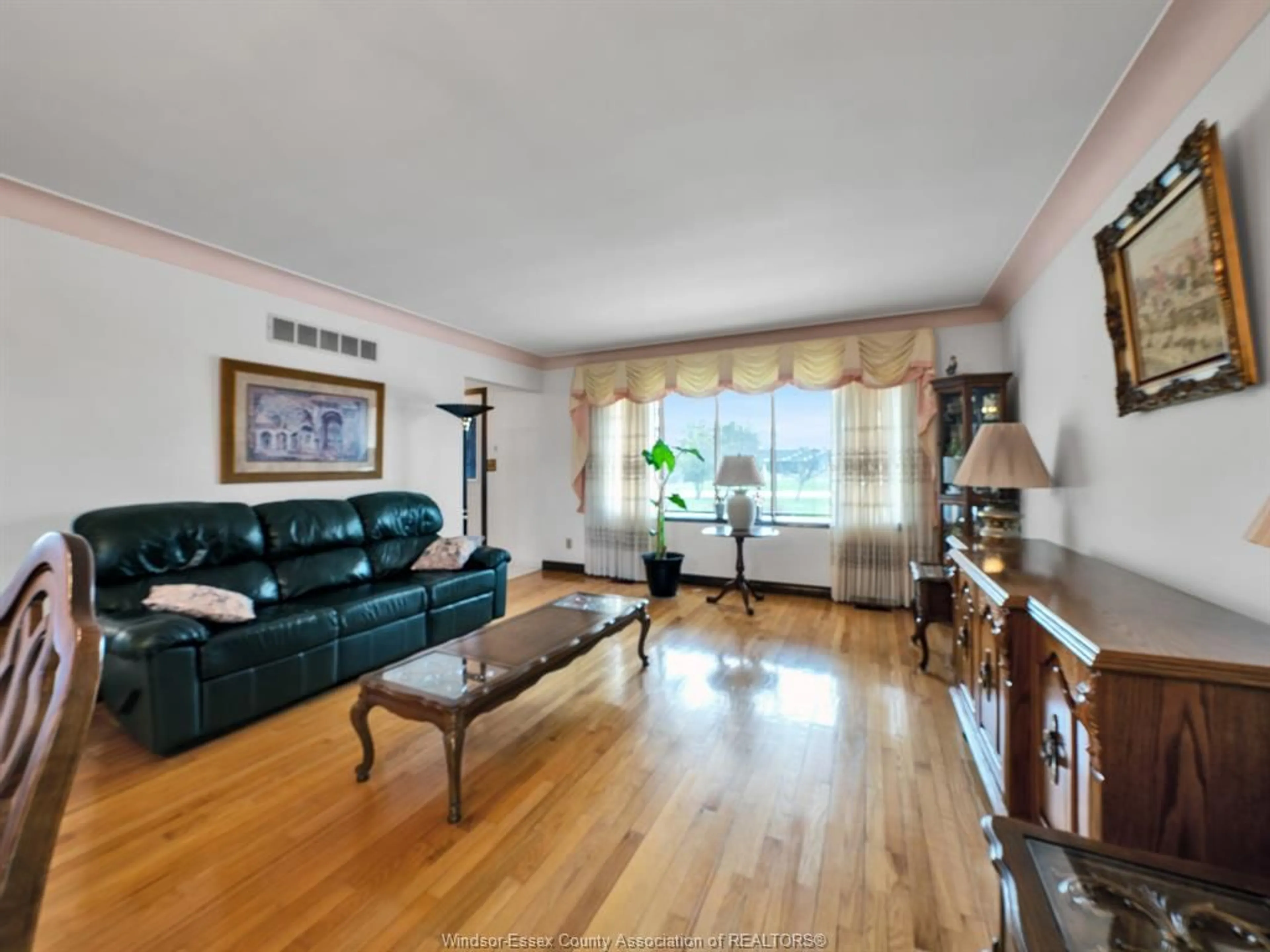 Living room with furniture, wood/laminate floor for 217 WEST PIKE CREEK, Lakeshore Ontario N8N 2L9