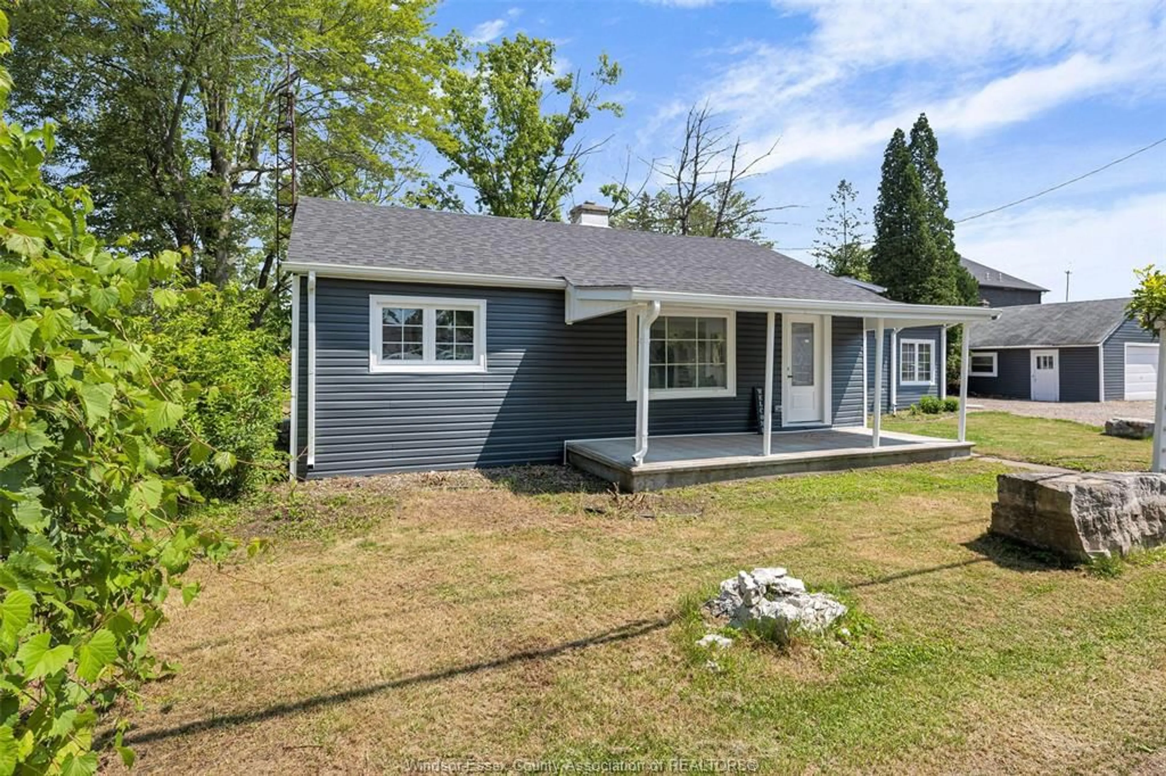 A pic from outside/outdoor area/front of a property/back of a property/a pic from drone, street for 51 SENATOR, LaSalle Ontario N9J 1T6