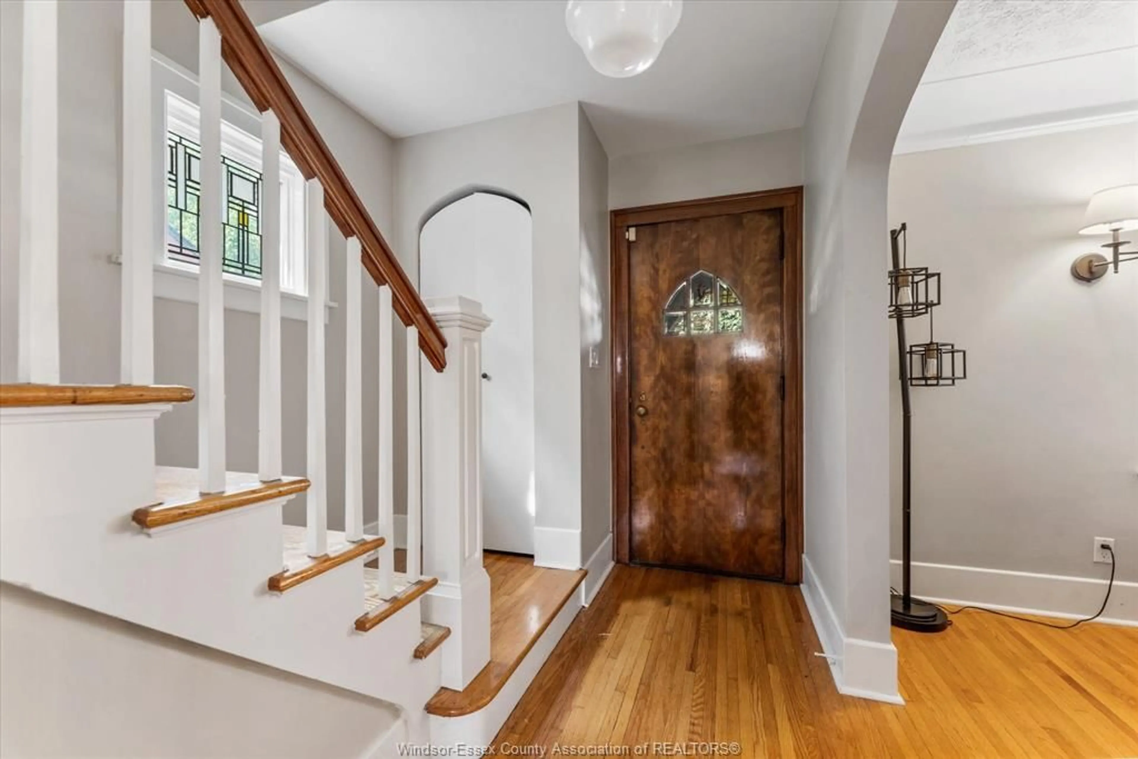 Indoor entryway for 2151 CHILVER, Windsor Ontario N8W 2V1