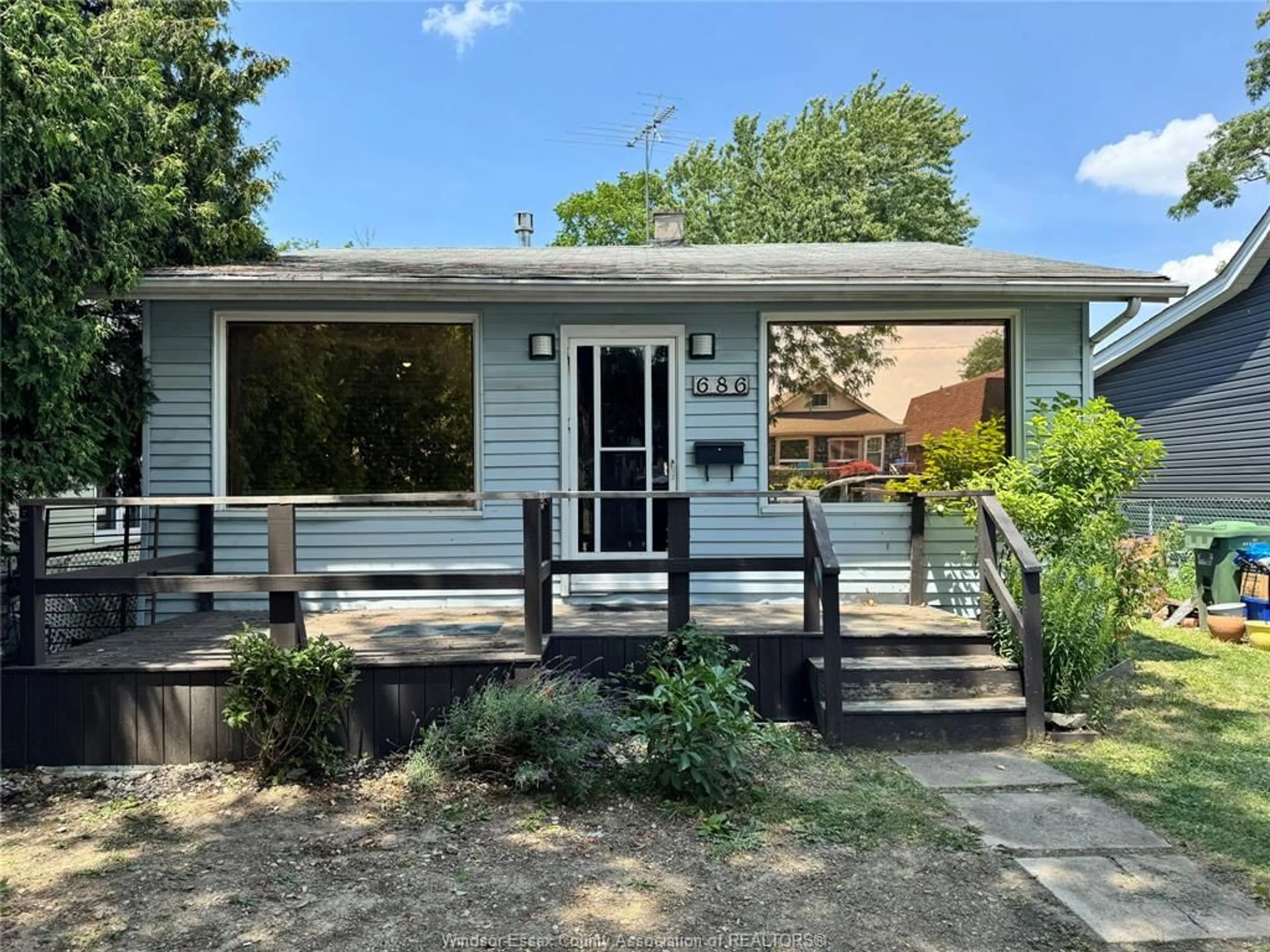 Home with vinyl exterior material, street for 686 Stanley, Windsor Ontario N8X 3B2