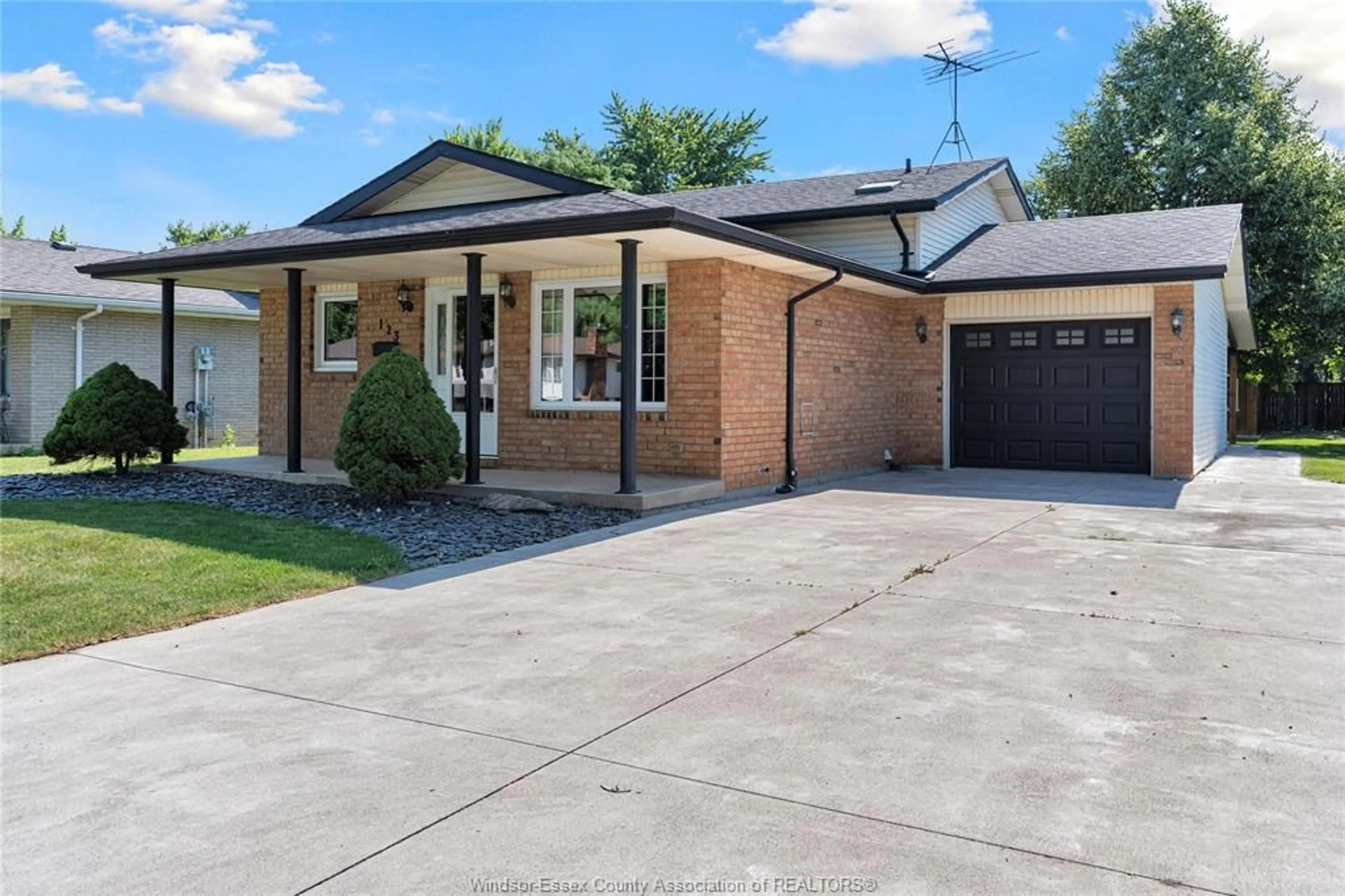 Home with brick exterior material, street for 123 STANTON Crt, Essex Ontario N8M 3B8