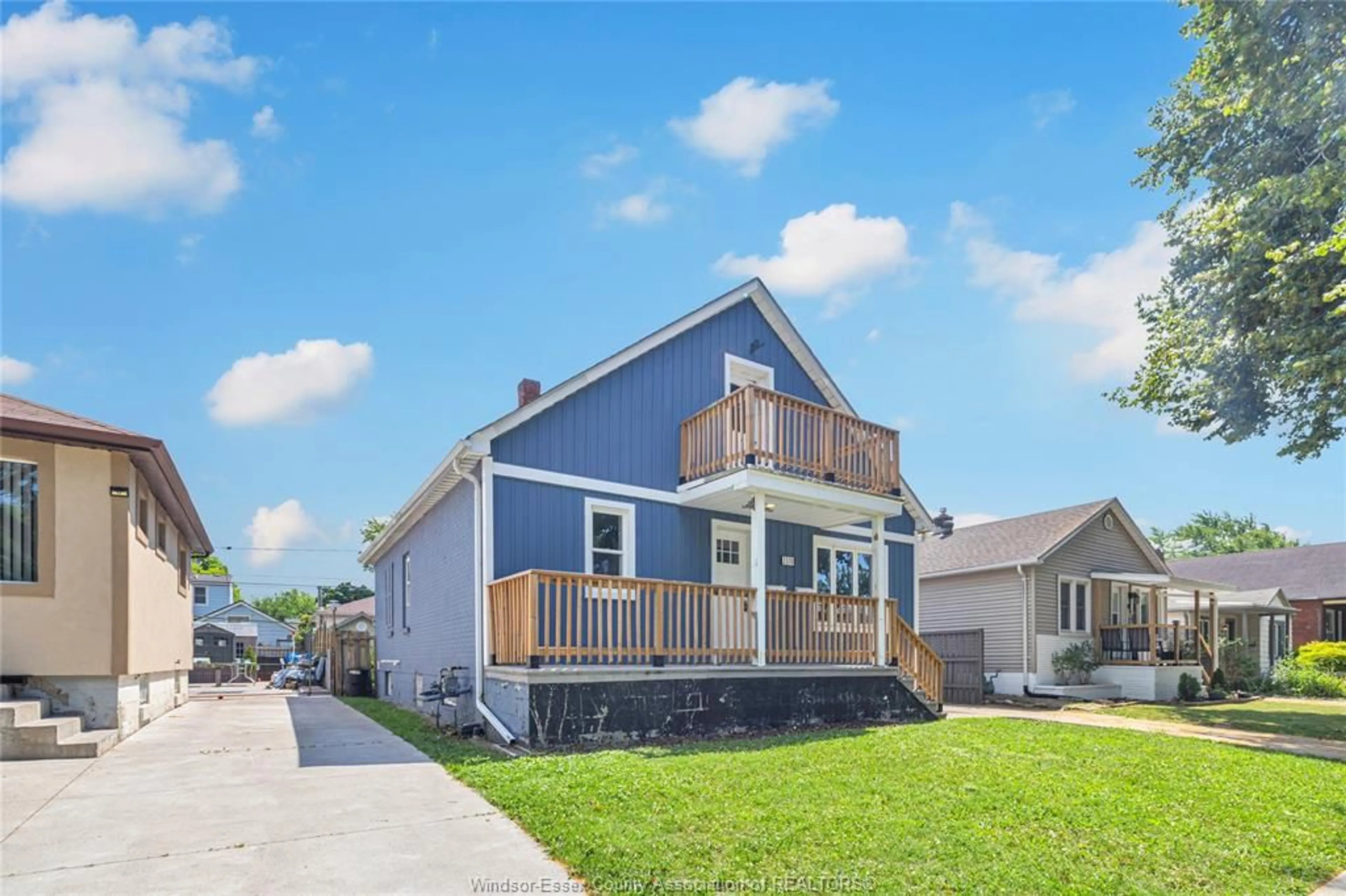 Home with vinyl exterior material, street for 2370 ALEXIS, Windsor Ontario N8W 3Z2