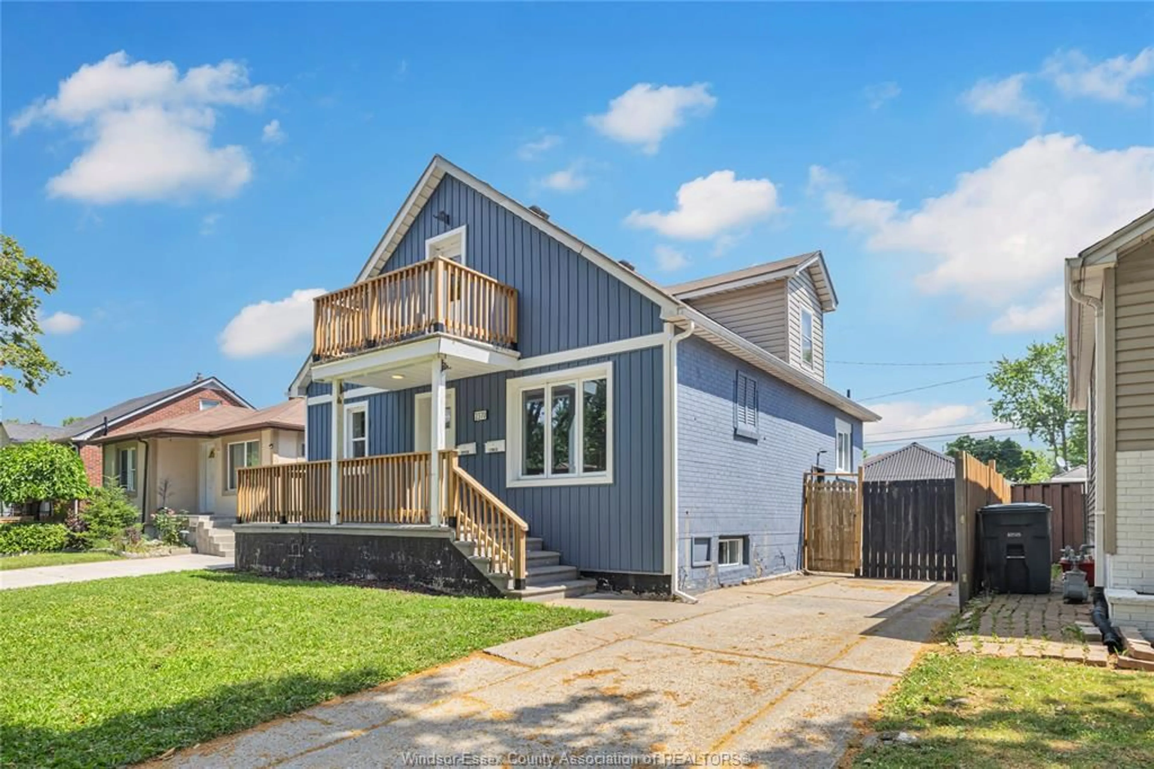 Home with vinyl exterior material, street for 2370 ALEXIS, Windsor Ontario N8W 3Z2