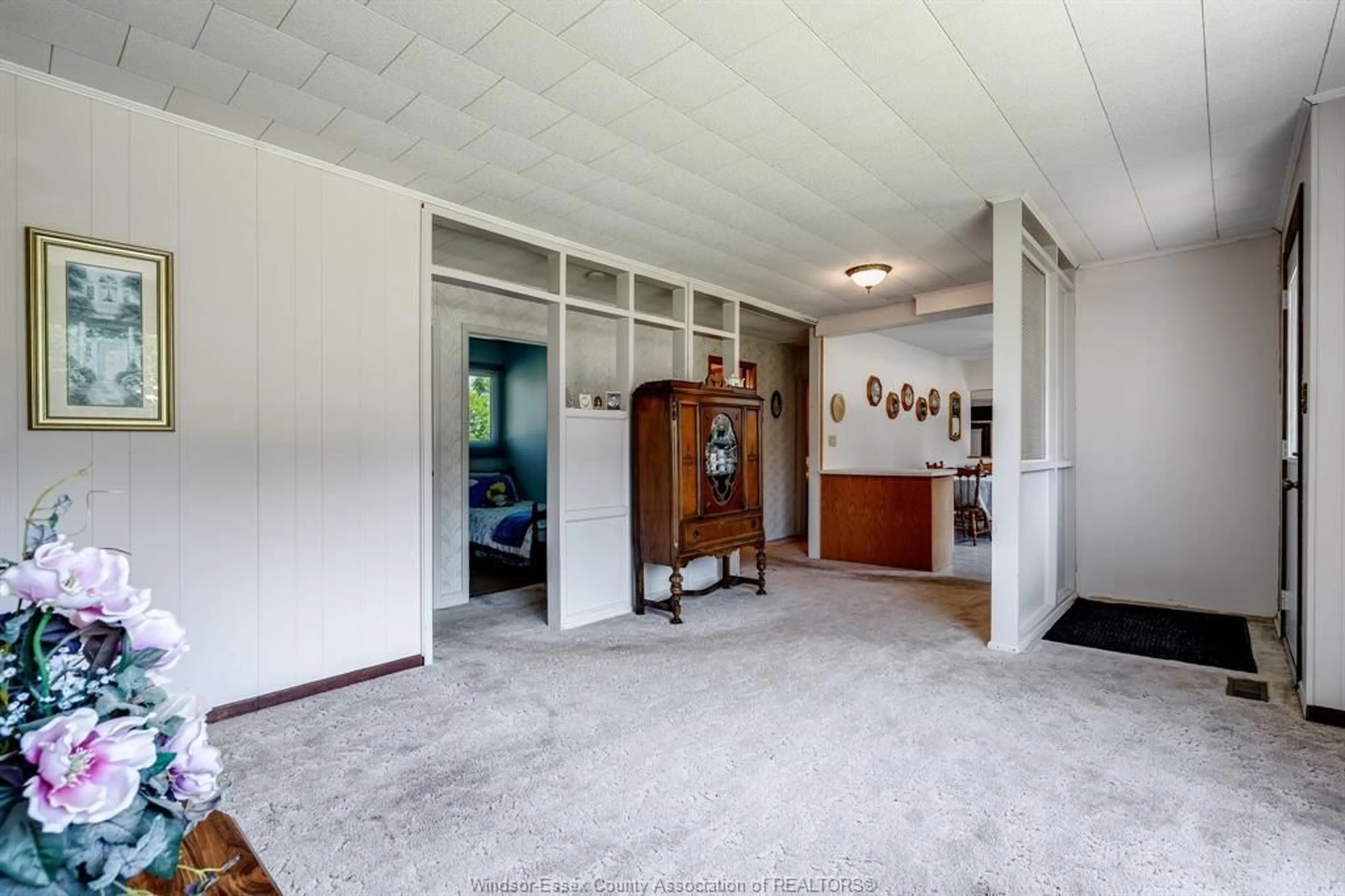 Indoor foyer for 155 Arthur, Essex Ontario N8M 2N7