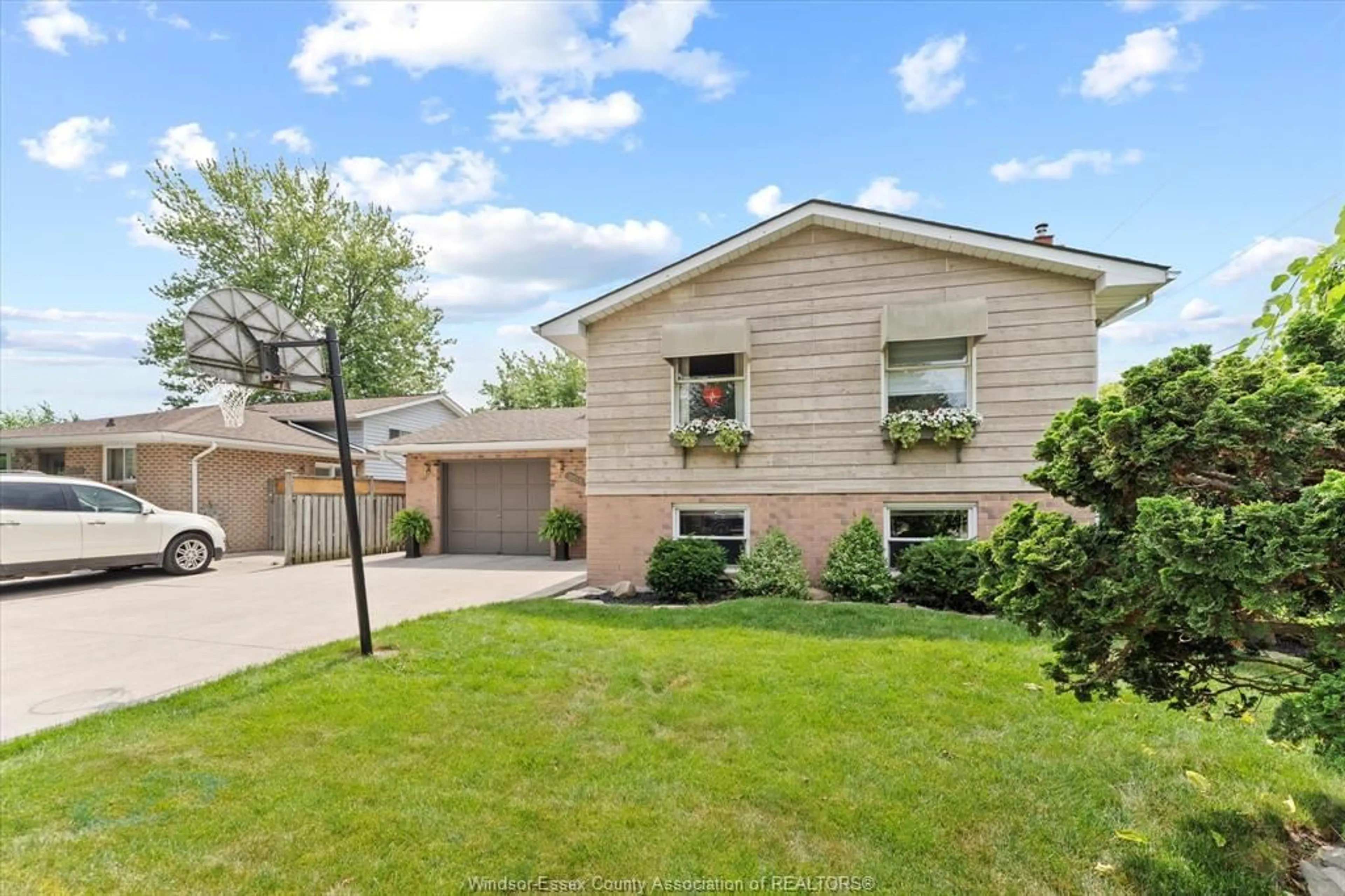 Home with brick exterior material, street for 3705 BYNG Rd, Windsor Ontario N8W 3J3
