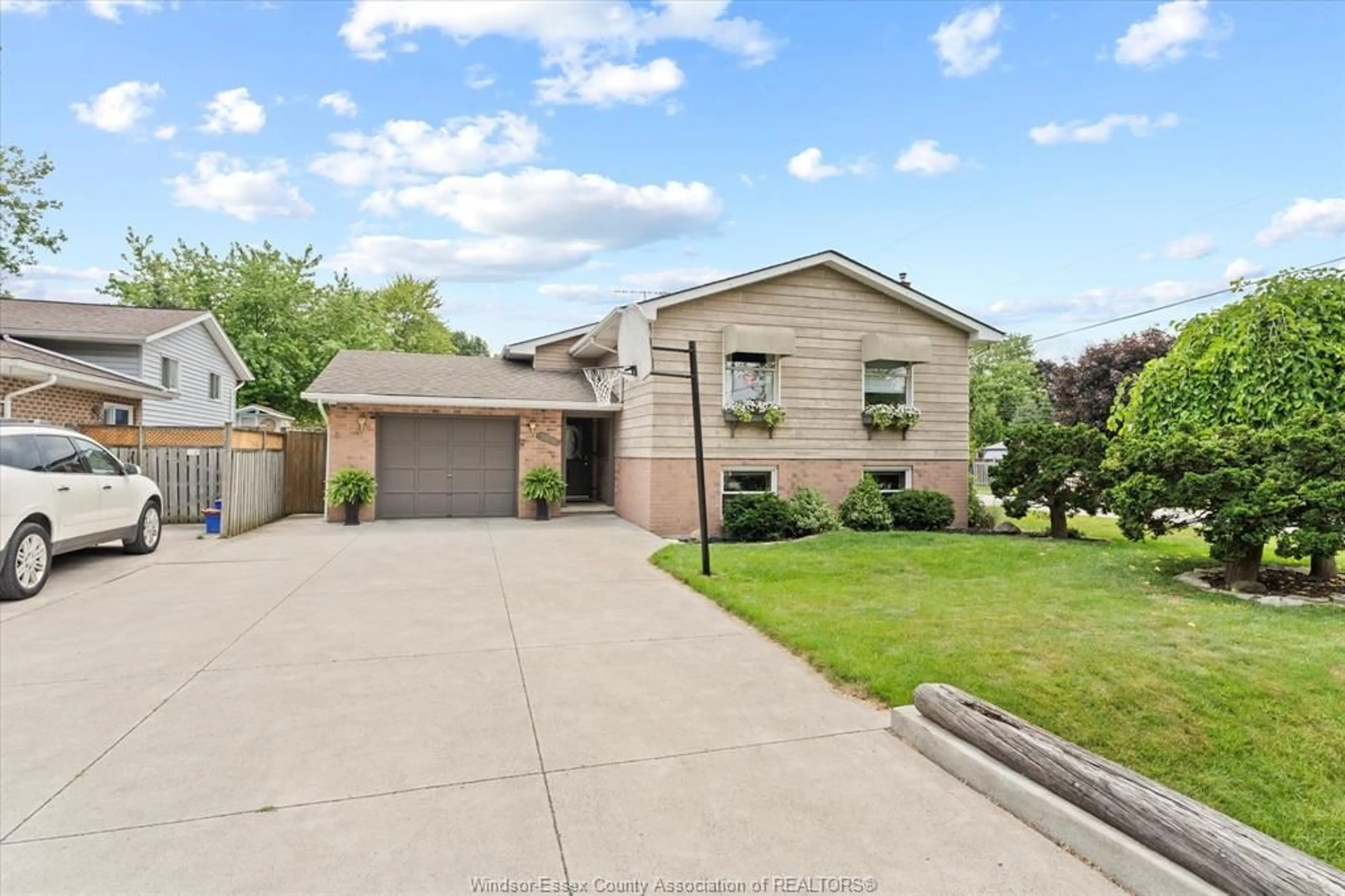 Home with brick exterior material, street for 3705 BYNG Rd, Windsor Ontario N8W 3J3