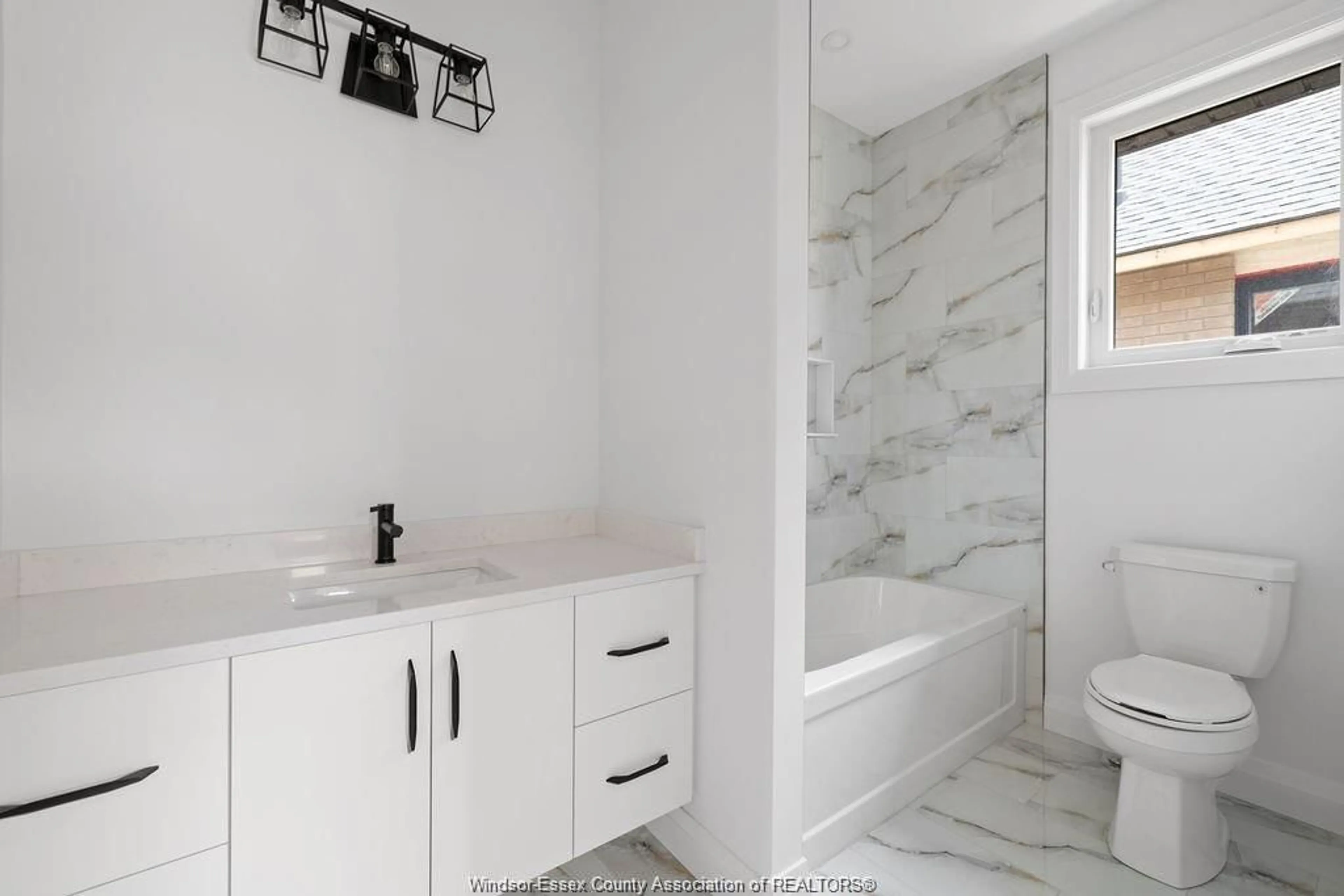 Contemporary bathroom, ceramic/tile floor for 2587 BARKLEY, Windsor Ontario N8P 0E9