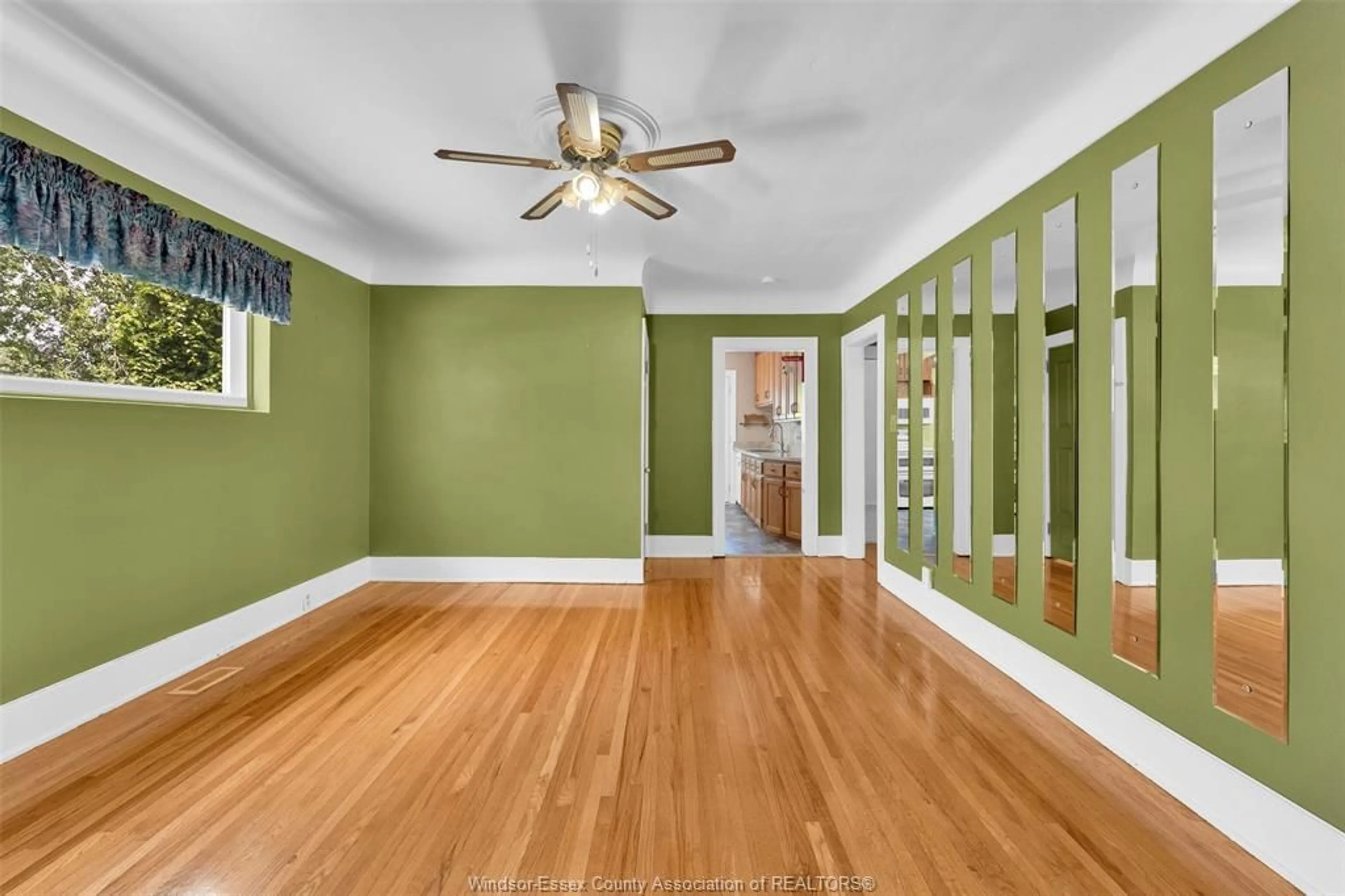 A pic of a room for 922 FORD Blvd, Windsor Ontario N8S 2E9