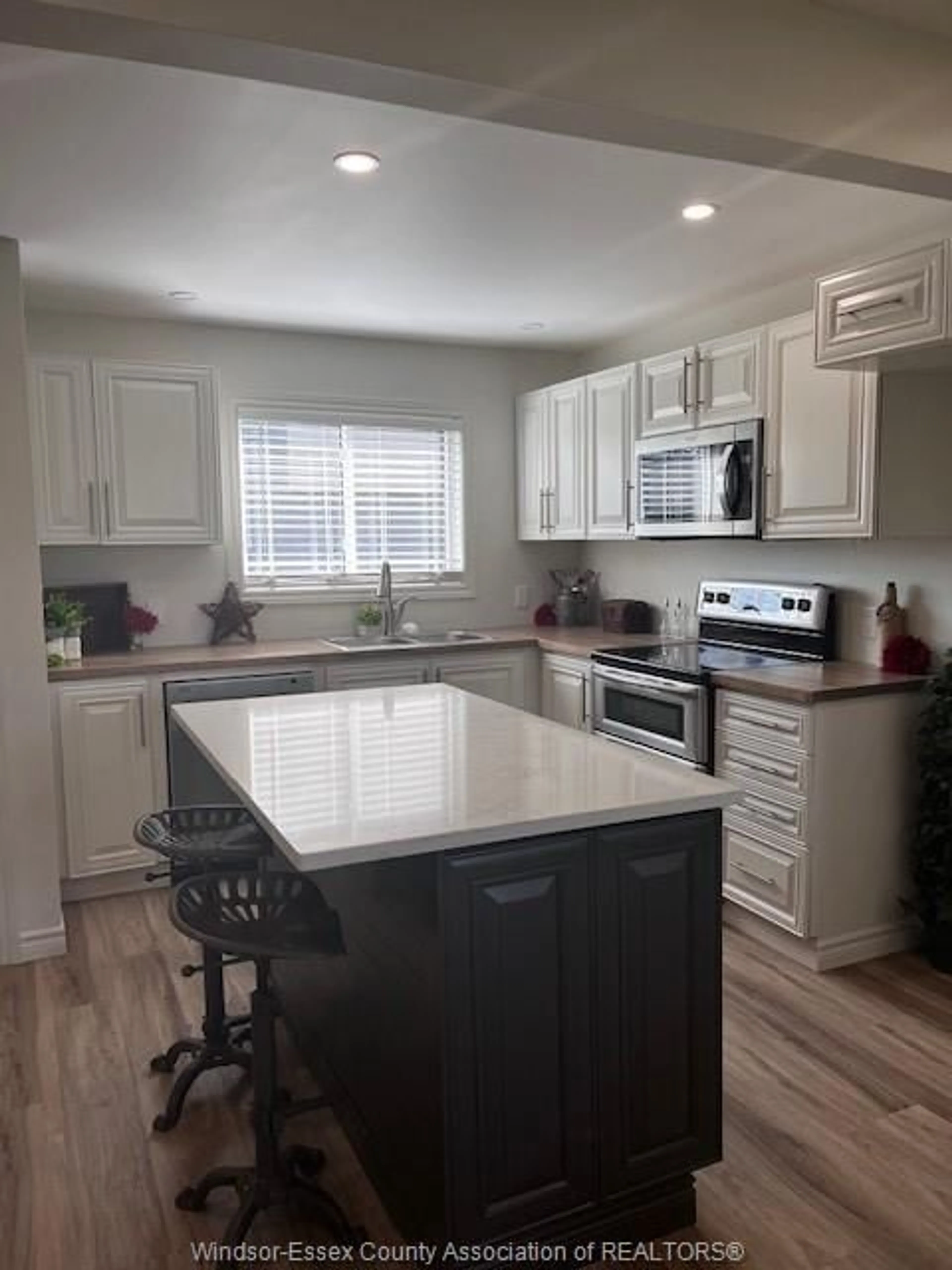 Open concept kitchen, ceramic/tile floor for 2738 CHANDLER Rd, Windsor Ontario N8W 4B5