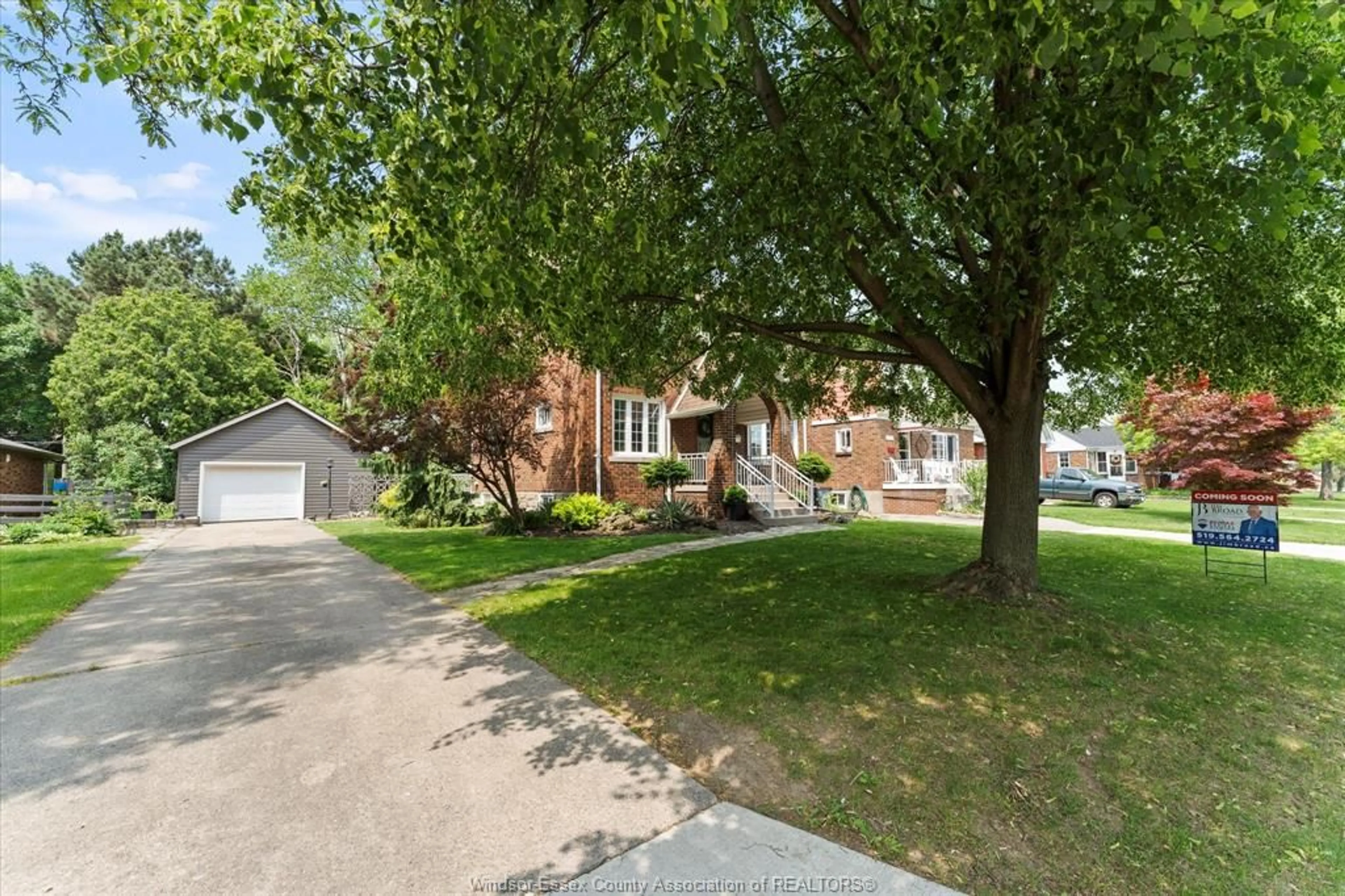 A pic from outside/outdoor area/front of a property/back of a property/a pic from drone, street for 2163 GLADSTONE Ave, Windsor Ontario N8W 2N6