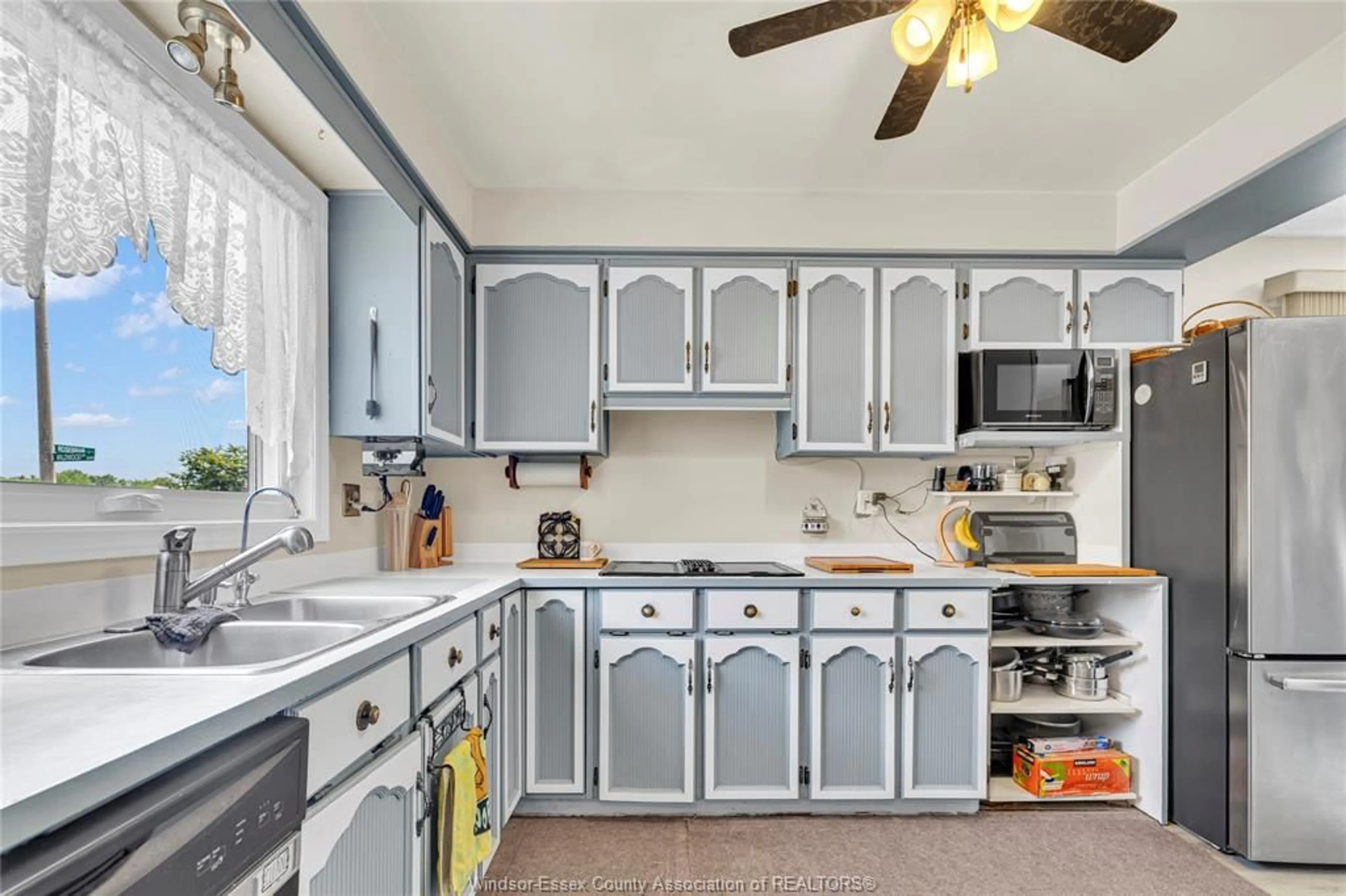 Unknown for 3297 ROSEBRIAR Rd, Windsor Ontario N8R 1Y2
