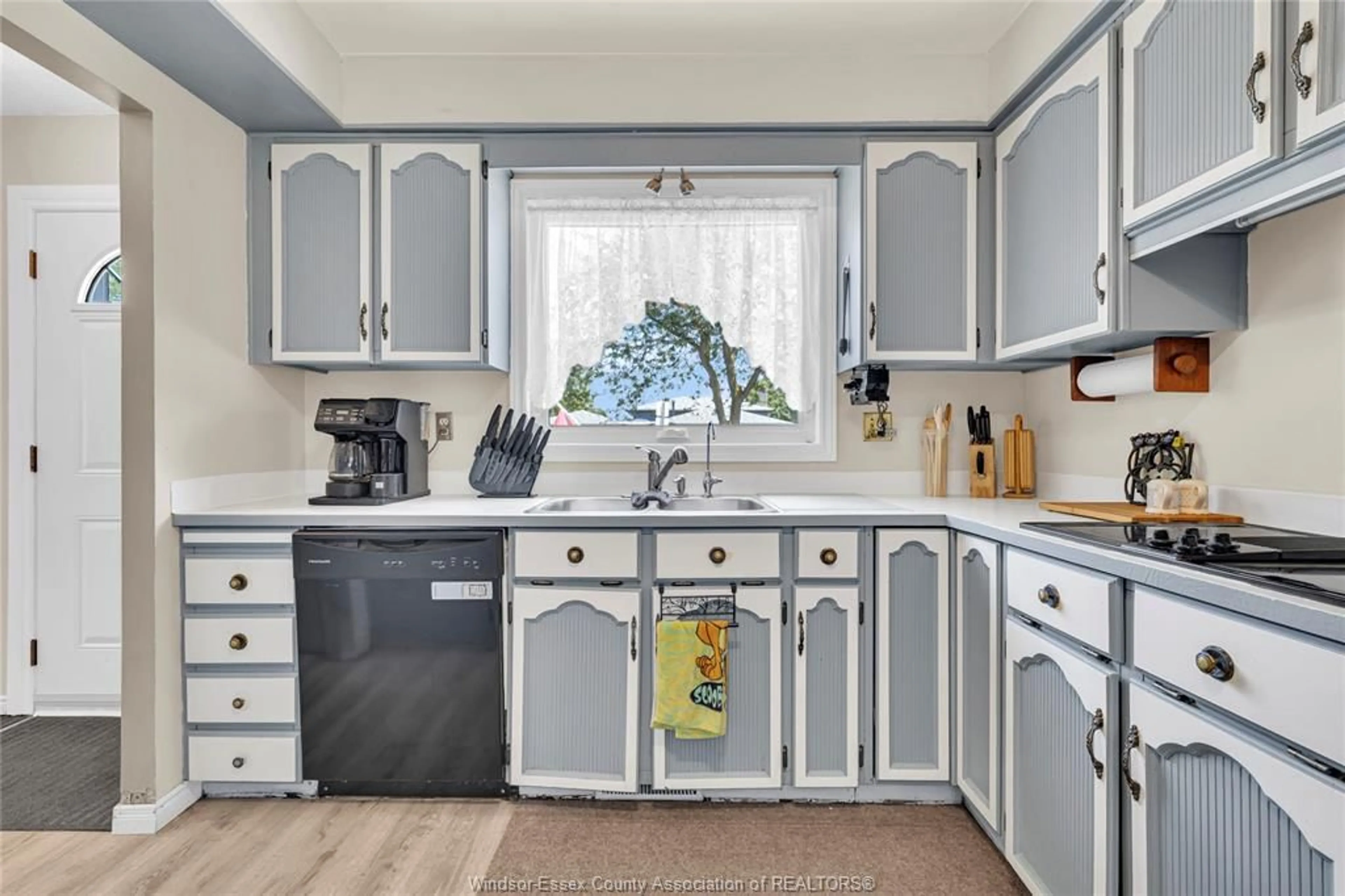 Standard kitchen, unknown for 3297 ROSEBRIAR Rd, Windsor Ontario N8R 1Y2