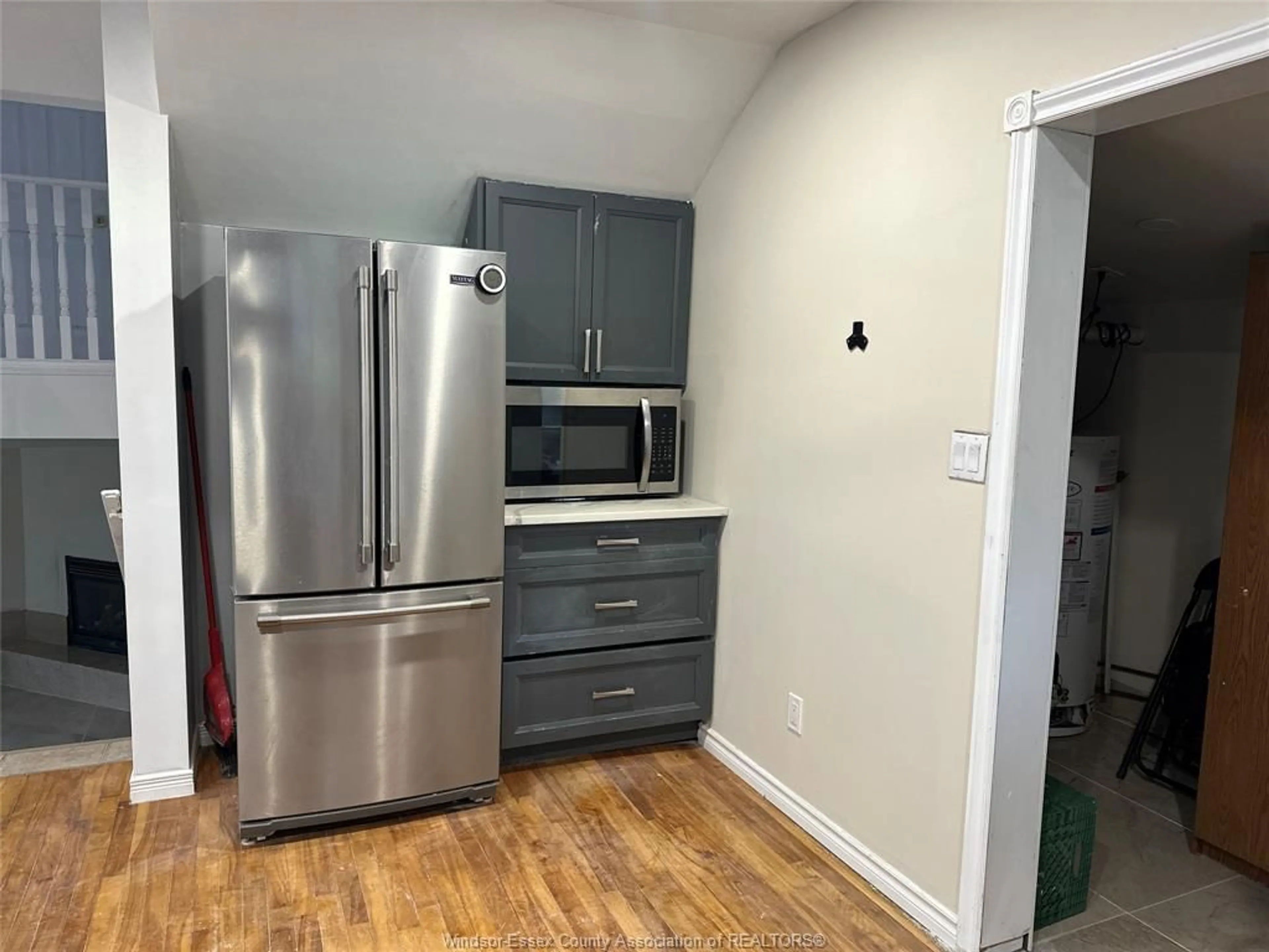 Standard kitchen, wood/laminate floor for 342 RENAUD Line, Lakeshore Ontario N0R 1A0