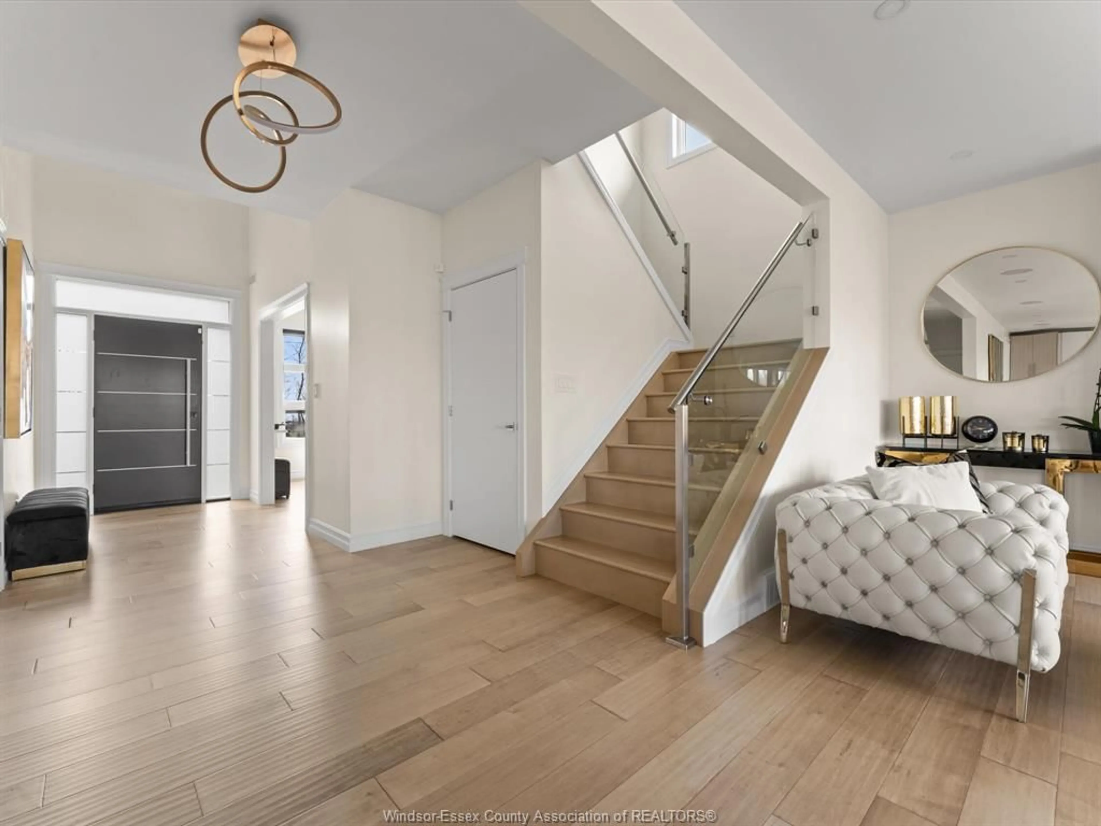 Indoor entryway for 15 MAJOR BOULEVARD, LaSalle Ontario N9J 1C6