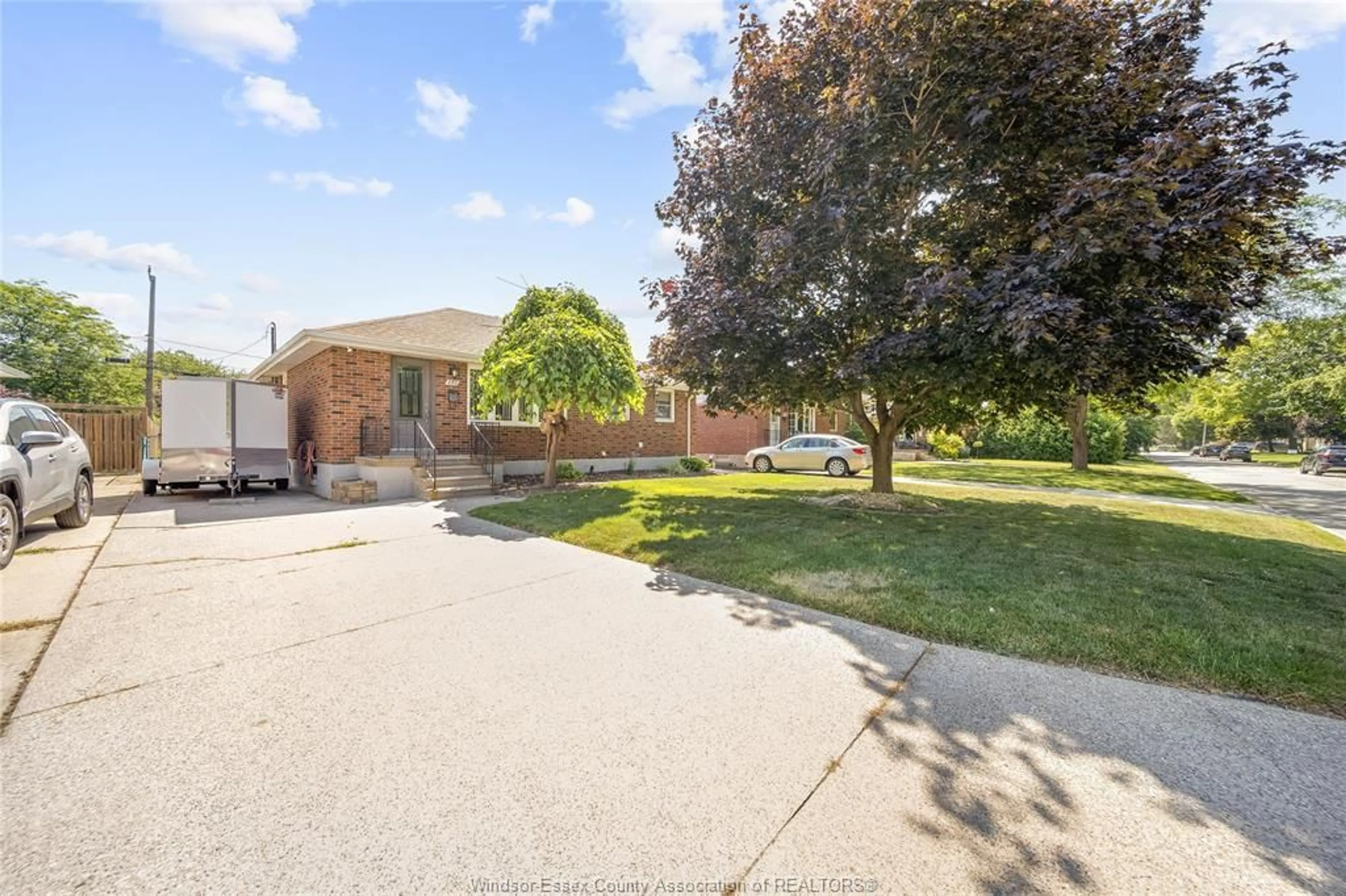 A pic from outside/outdoor area/front of a property/back of a property/a pic from drone, street for 882 LAPORTE Ave, Windsor Ontario N8S 3R2