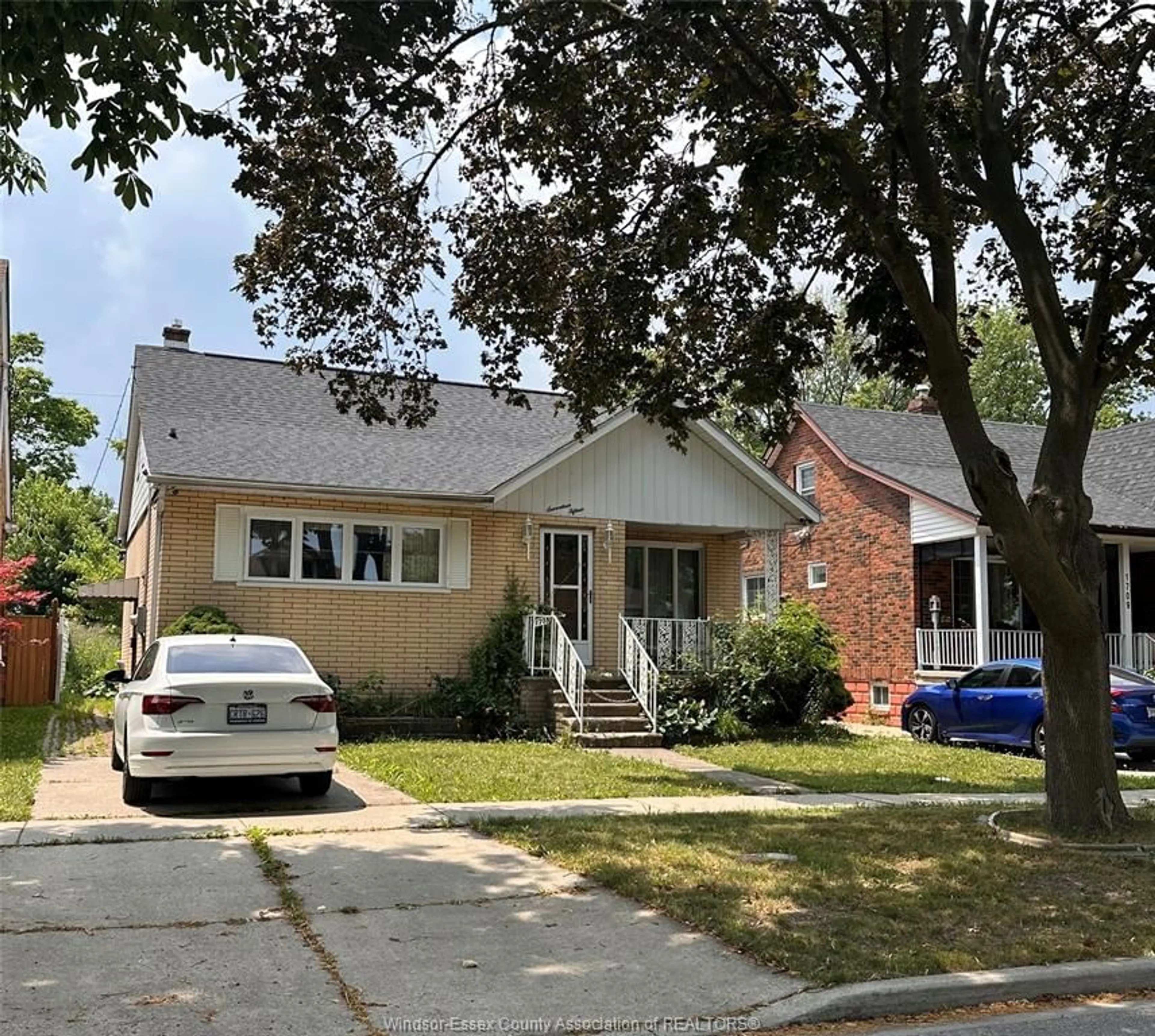 Home with vinyl exterior material, street for 1715 ALEXIS, Windsor Ontario N8Y 4P6