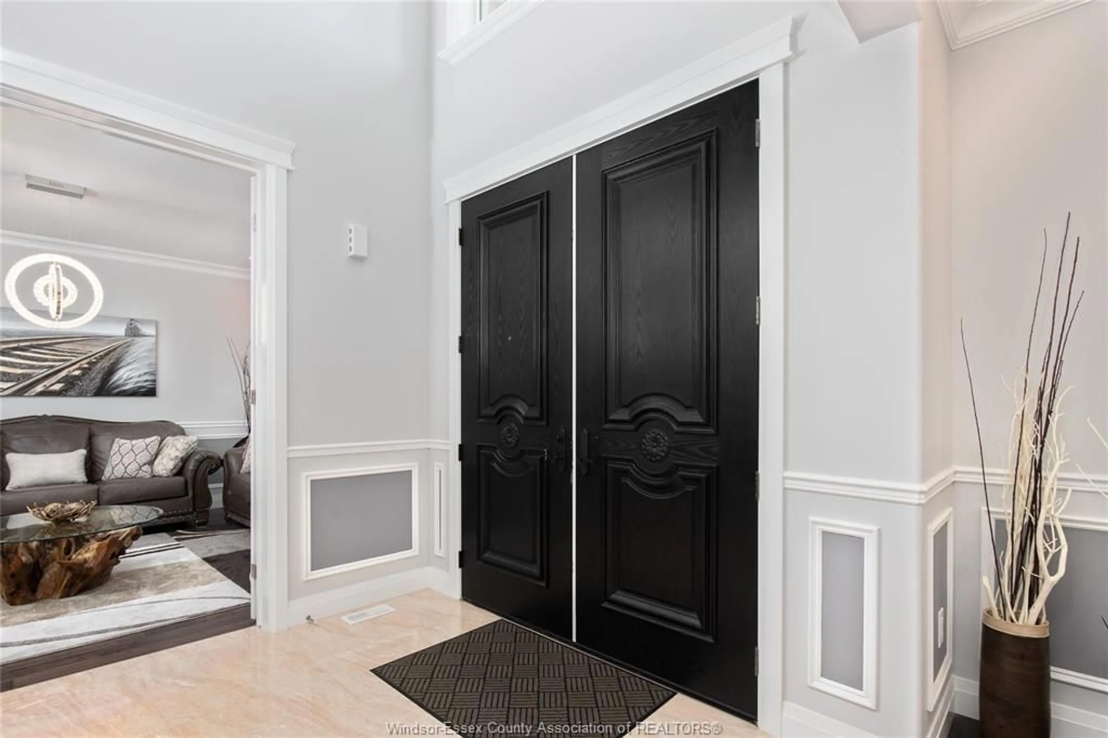 Indoor entryway for 30 AUGUSTUS Crt, LaSalle Ontario N9H 0G6