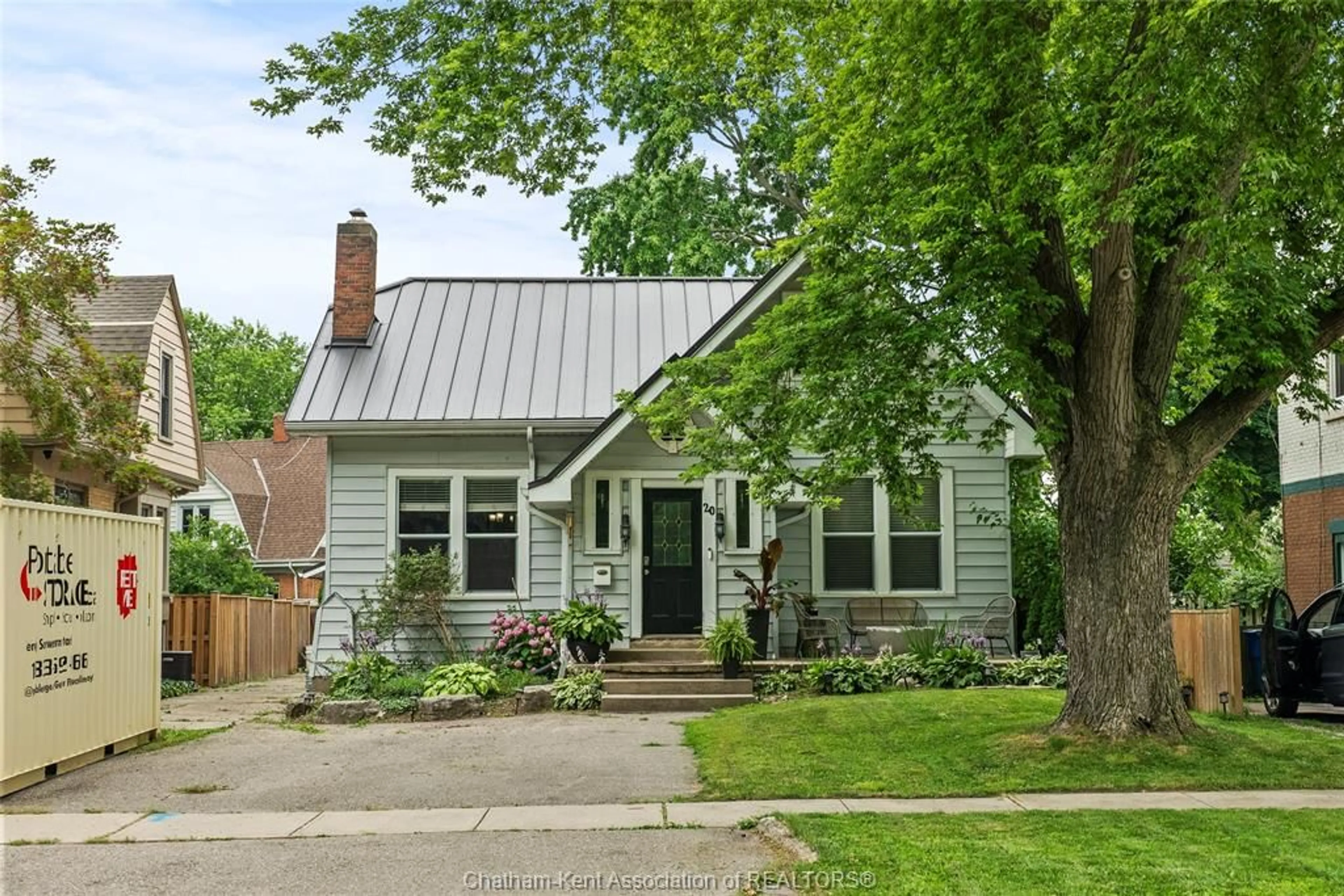 Home with brick exterior material, street for 20 VICTORIA Ave, Chatham Ontario N7L 2Z6